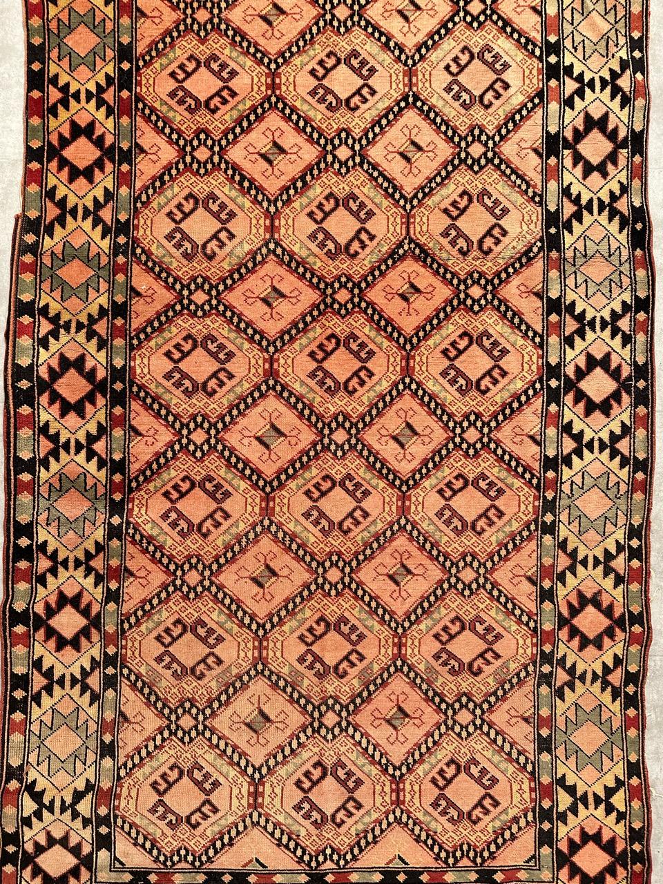 Pretty mid century Turkish rug with beautiful Caucasian and geometrical design and nice colors, entirely hand knotted with wool velvet on cotton foundation.

✨✨✨
