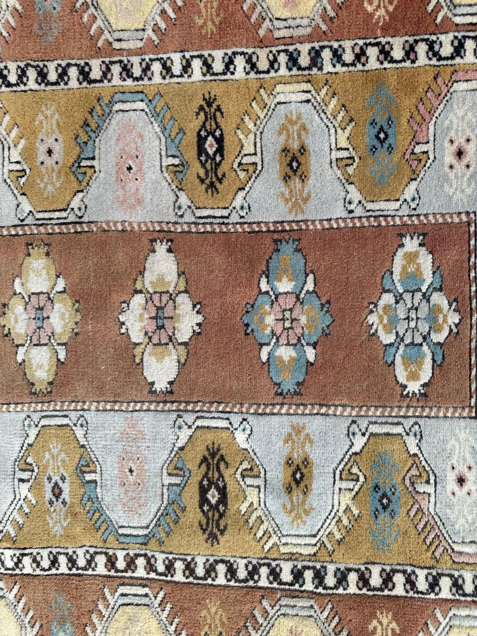 XX secolo Il bel tappeto turco vintage di Bobyrug in vendita