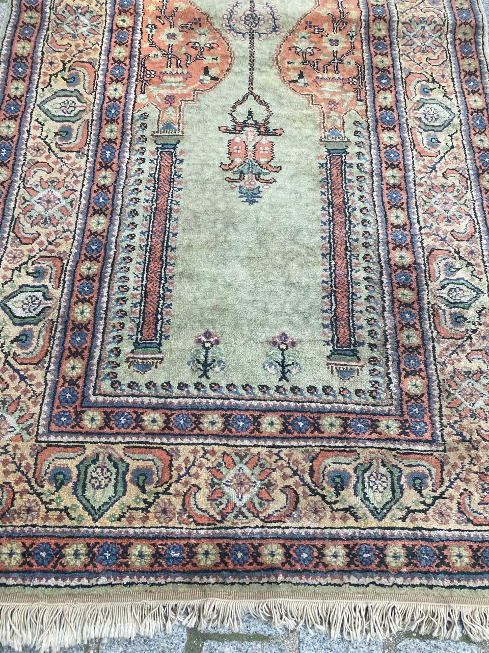 Pretty Mid Century Turkish Kayseri rug with beautiful mihrab design and nice colors, entirely hand knotted with silk and cotton on cotton foundation.

✨✨✨
