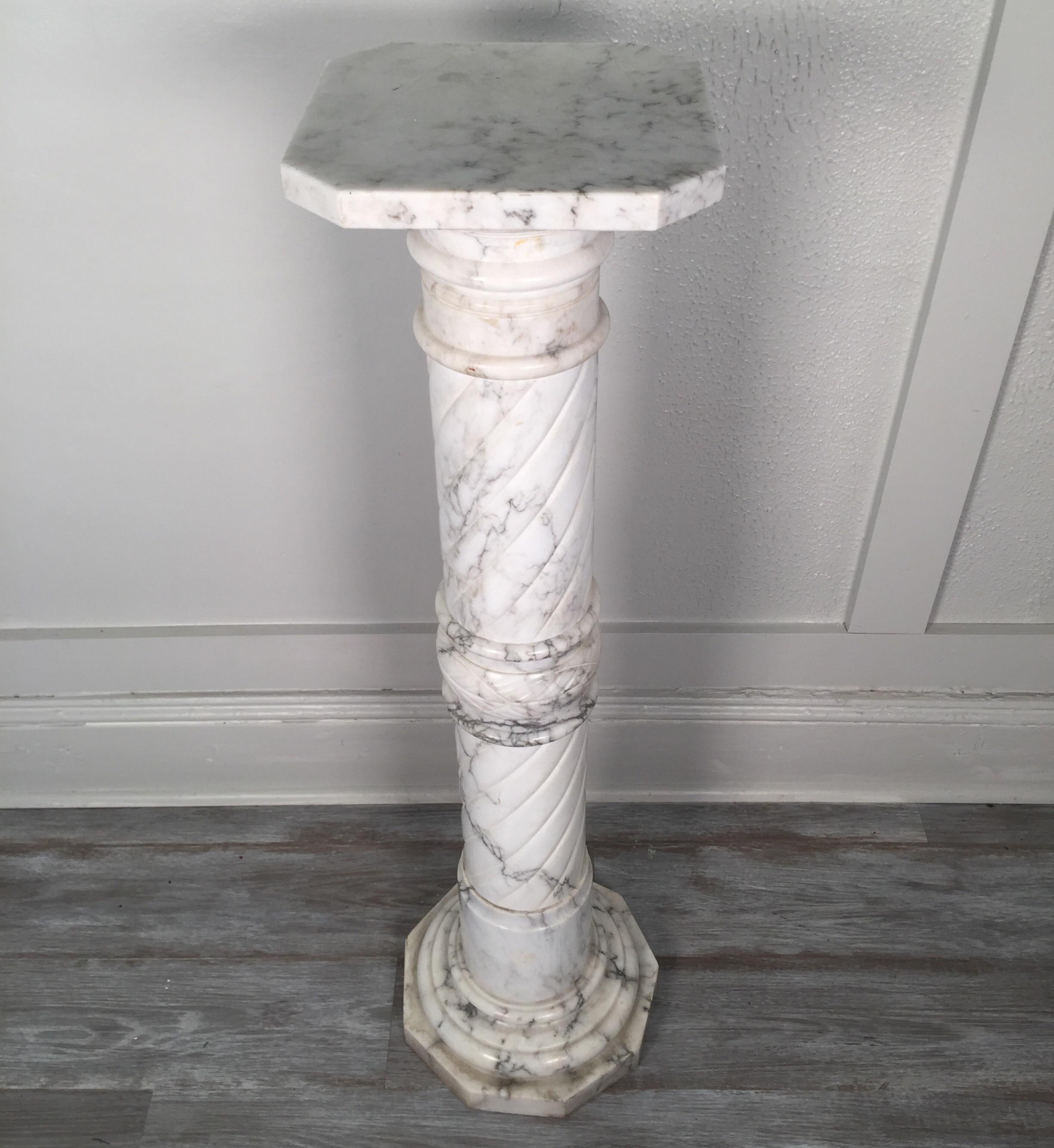 Nice white Italian marble pedestal made in Italy, circa 1910-1920.
With some carving throughout.
Dimensions: 43.50