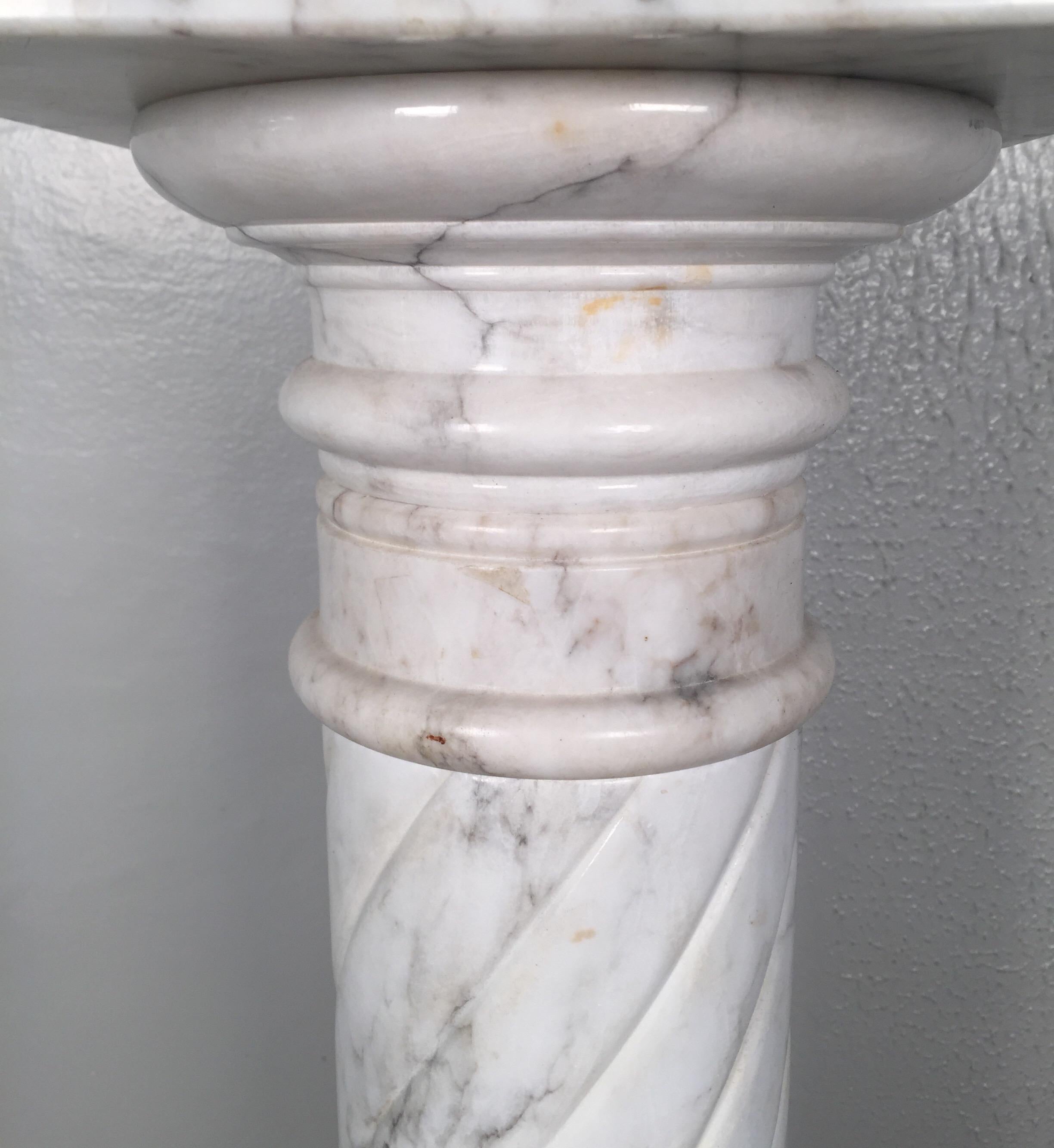 Nice White Italian Marble Pedestal Made in Italy, circa 1910-1920 In Good Condition In Lambertville, NJ