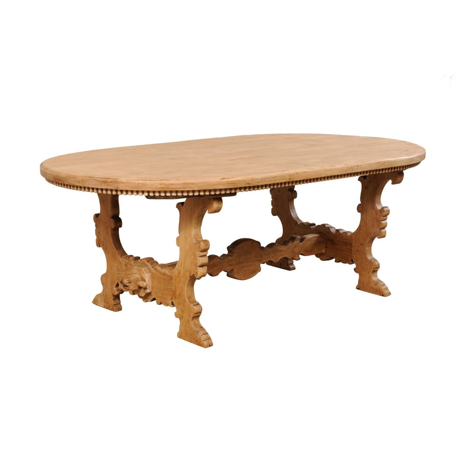 7 Pies Mesa de comedor larga ovalada de caballete de madera blanqueada con bellas tallas y adornos 