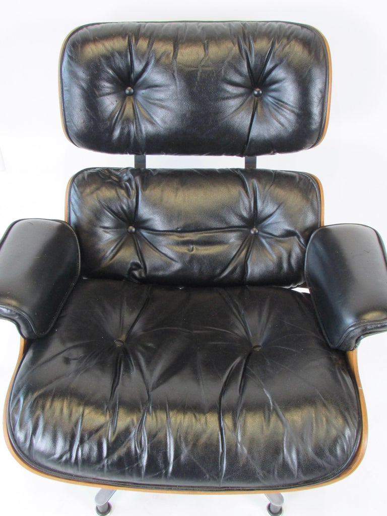 Nicely Grained Eames for Herman Miller Rosewood 670 671 Lounge Chair w/ Ottoman For Sale 3