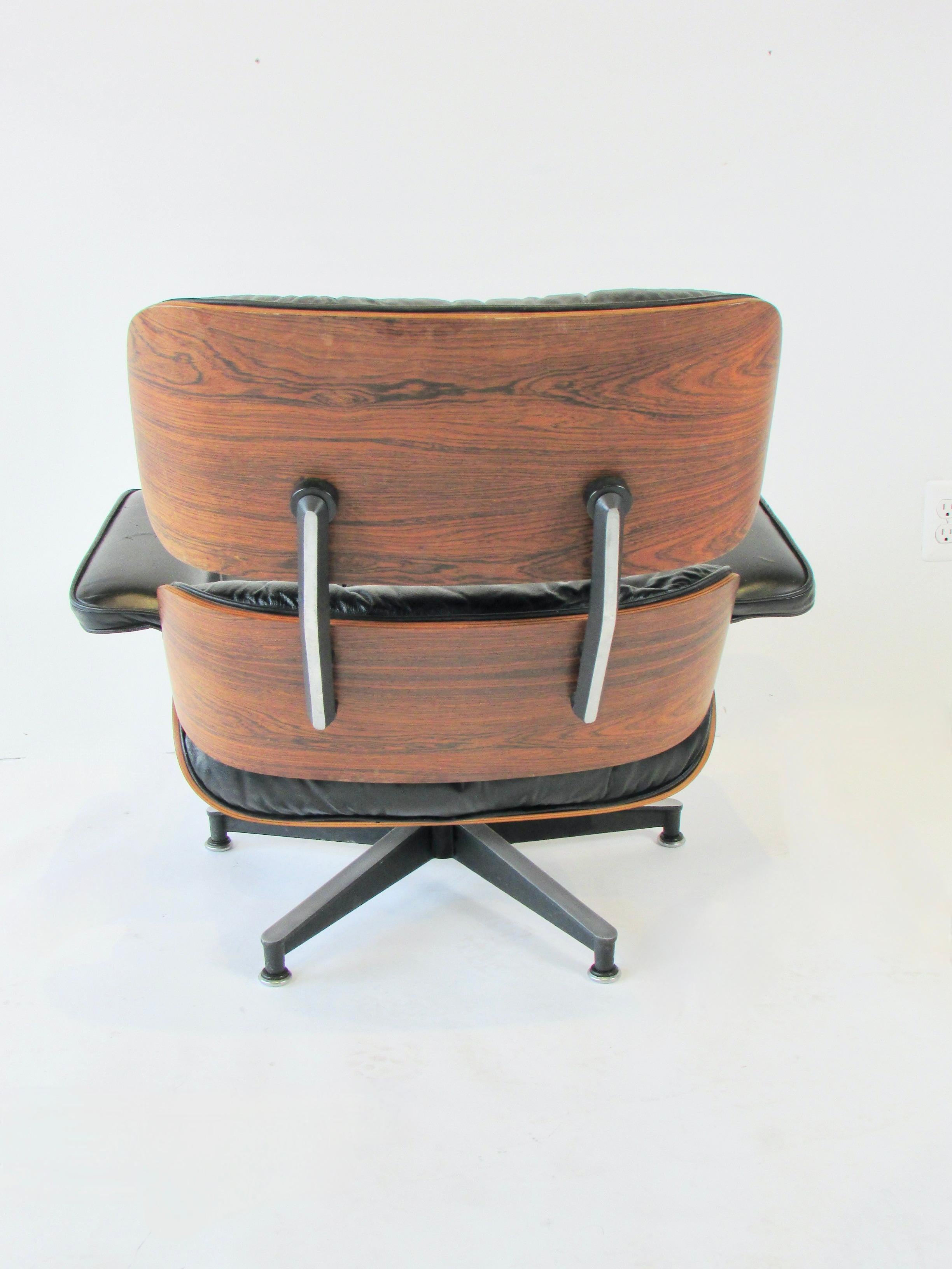 Schön gemaserter Eames for Herman Miller Rosewood 670 671 Lounge Chair w/ Ottoman im Angebot 8