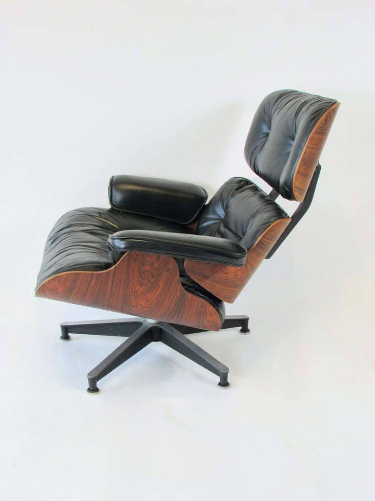 American Nicely Grained Eames for Herman Miller Rosewood 670 671 Lounge Chair w/ Ottoman For Sale