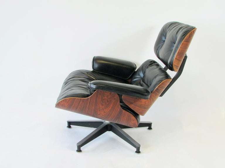 20th Century Nicely Grained Eames for Herman Miller Rosewood 670 671 Lounge Chair w/ Ottoman For Sale