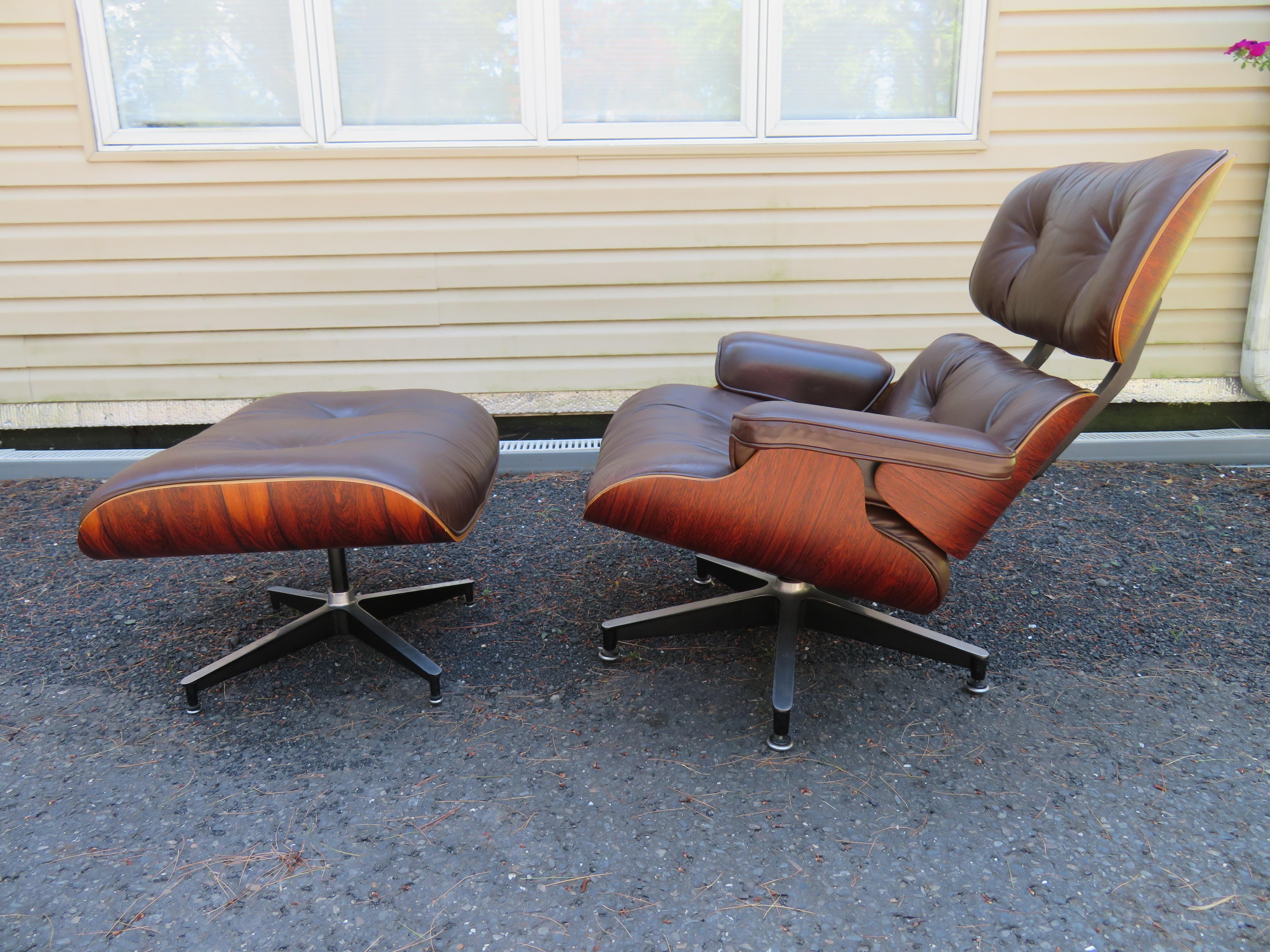 Iconic 670 lounge chair and 671 ottoman, designed by Charles and Ray Eames for Herman Miller. A luxuriously soft and comfortable design. Frame showcases the gorgeous Brazilian rosewood selection, which is polished and gleaming. This set retains its