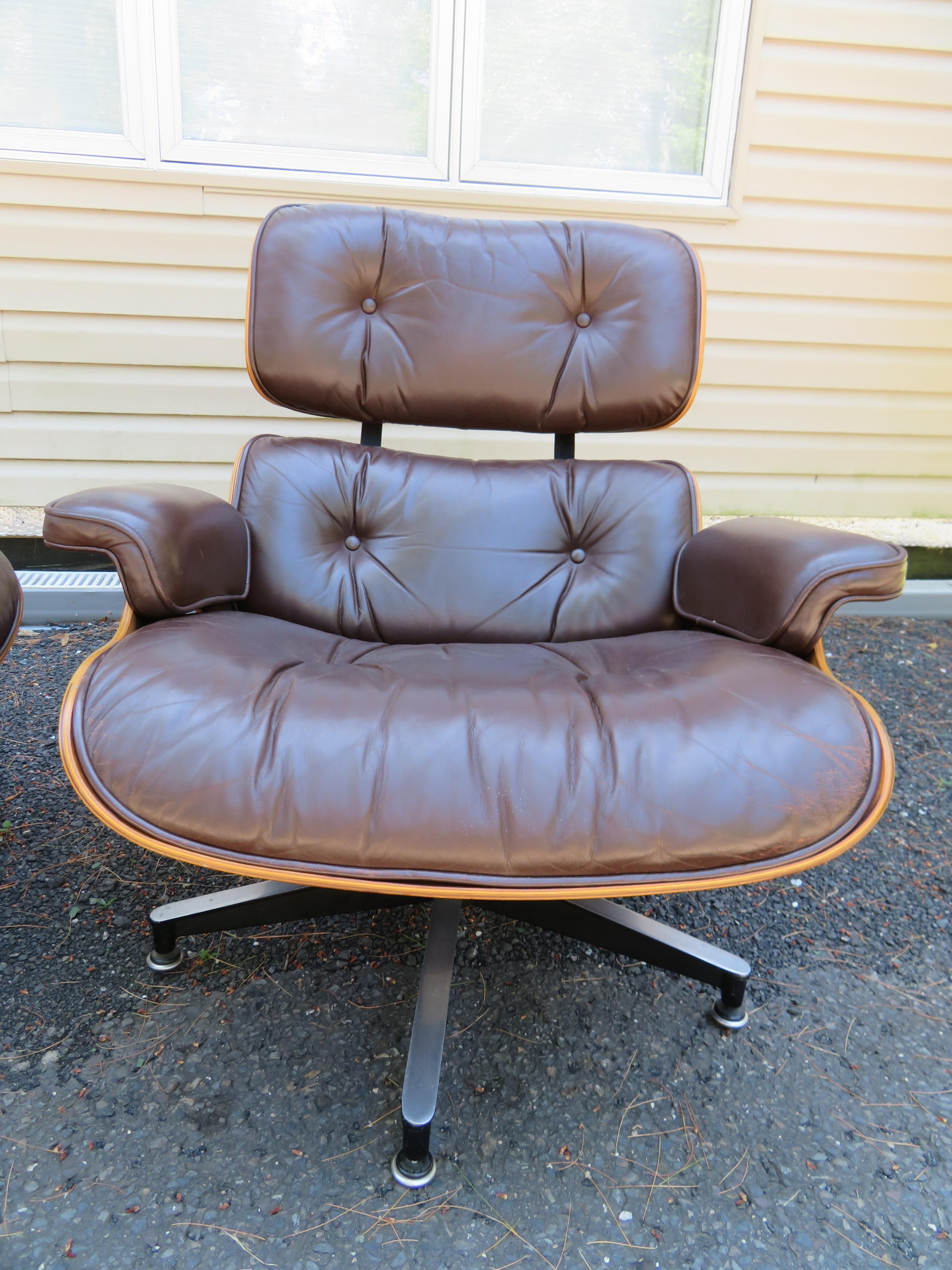 Mid-Century Modern Nicely Grained Eames Herman Miller Rosewood 670 671 Lounge Chair Ottoman Brown
