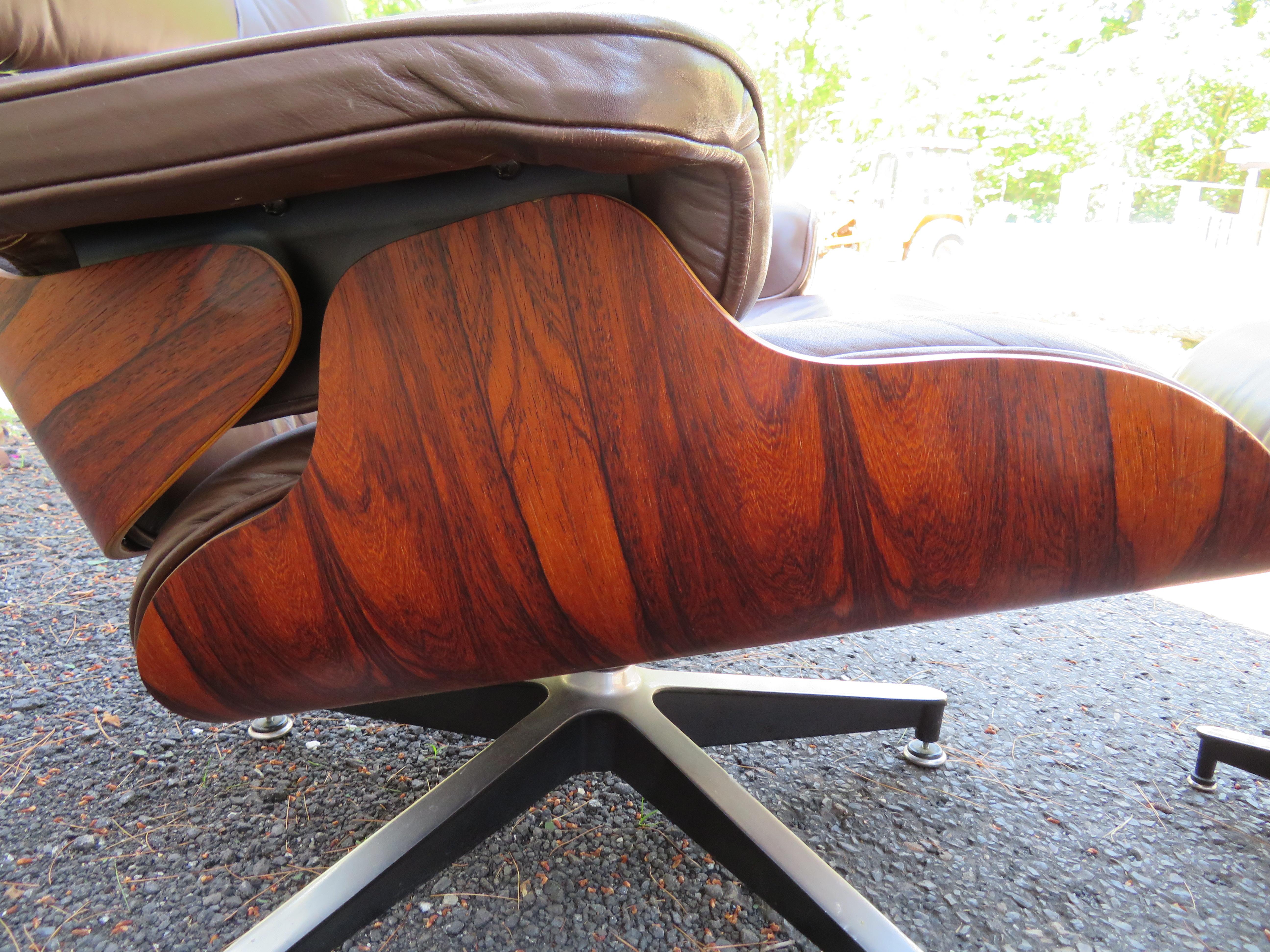 Nicely Grained Eames Herman Miller Rosewood 670 671 Lounge Chair Ottoman Brown In Good Condition In Pemberton, NJ