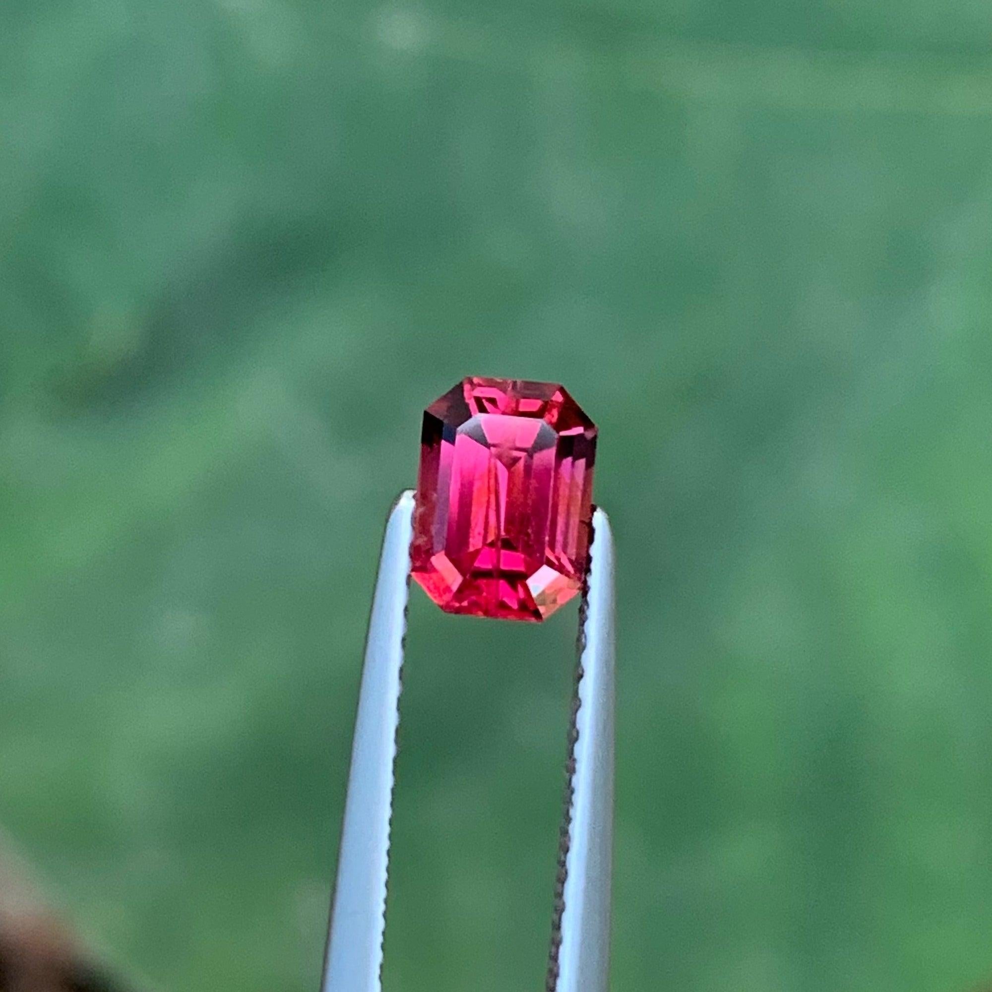 Nicely Pinkish Red Loose Garnet Stone, Available for sale at whole sale price natural high quality 1.05 carats Vss Clarity Natural Loose Garnet from Malawi.

Product Information:
GEMSTONE NAME: Nicely Pinkish Red Loose Garnet Stone
WEIGHT:	1.05