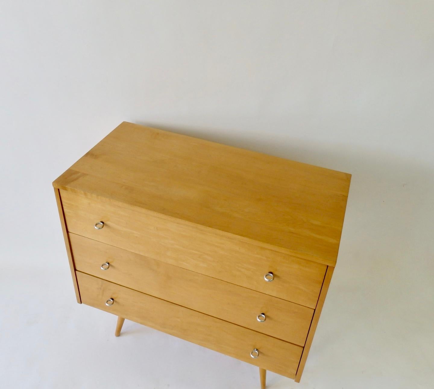 Mid-Century Modern Nicely Refinished Paul McCobb for Winchedon Planner Group Blond Chest of Drawers For Sale