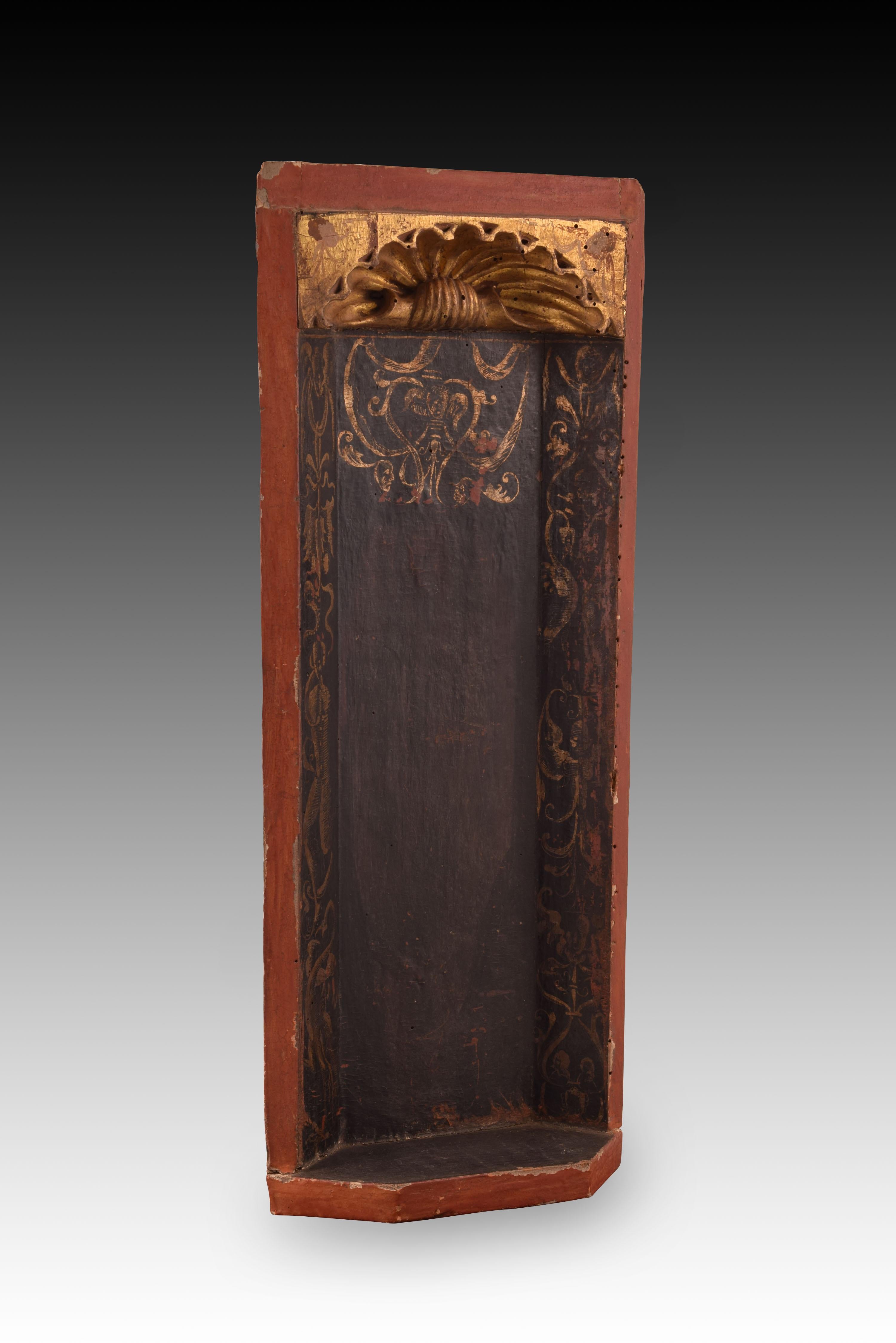 Renaissance Niche. Carved and polychrome wood. 16th century For Sale
