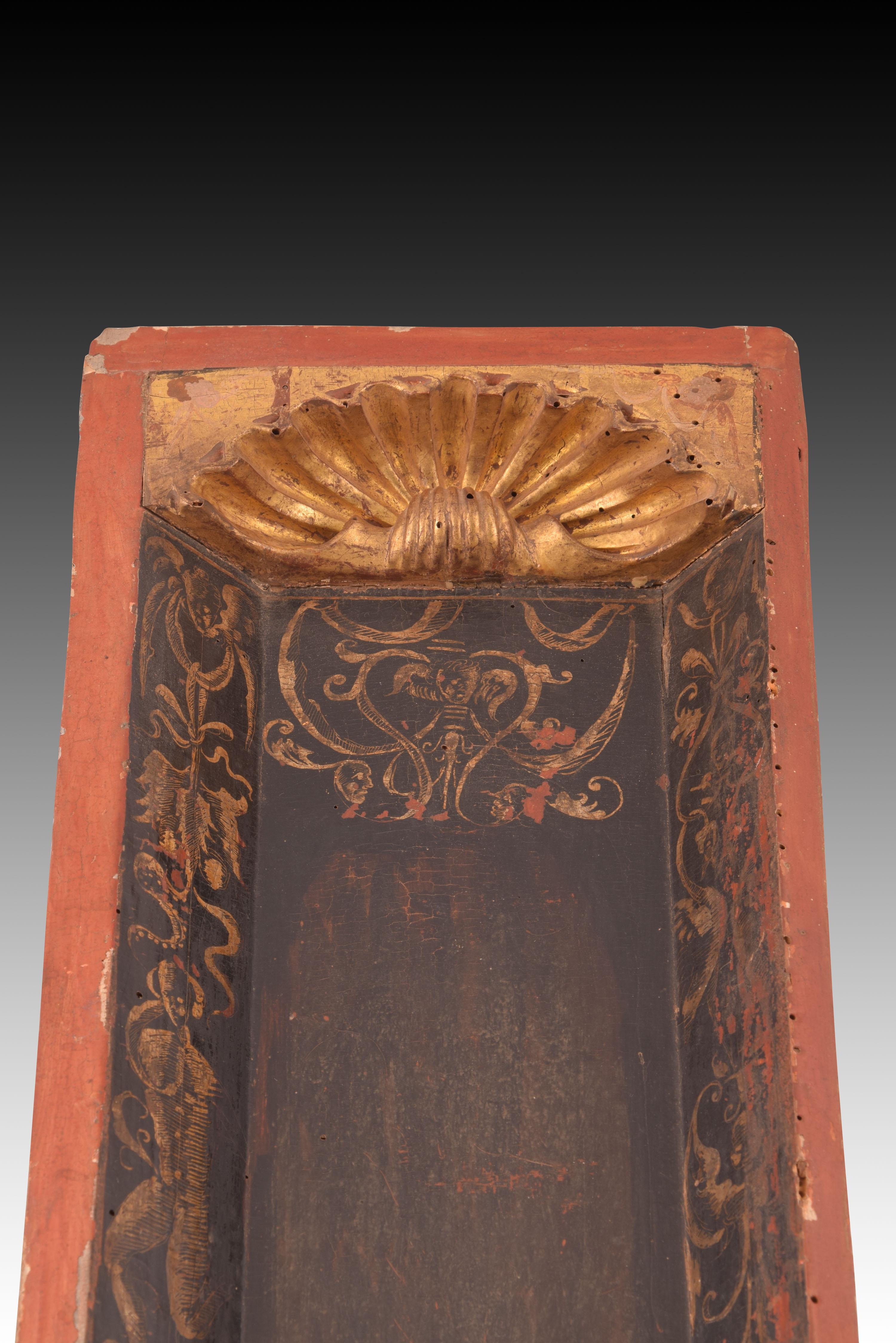 Niche. Carved and polychrome wood. 16th century In Fair Condition For Sale In Madrid, ES