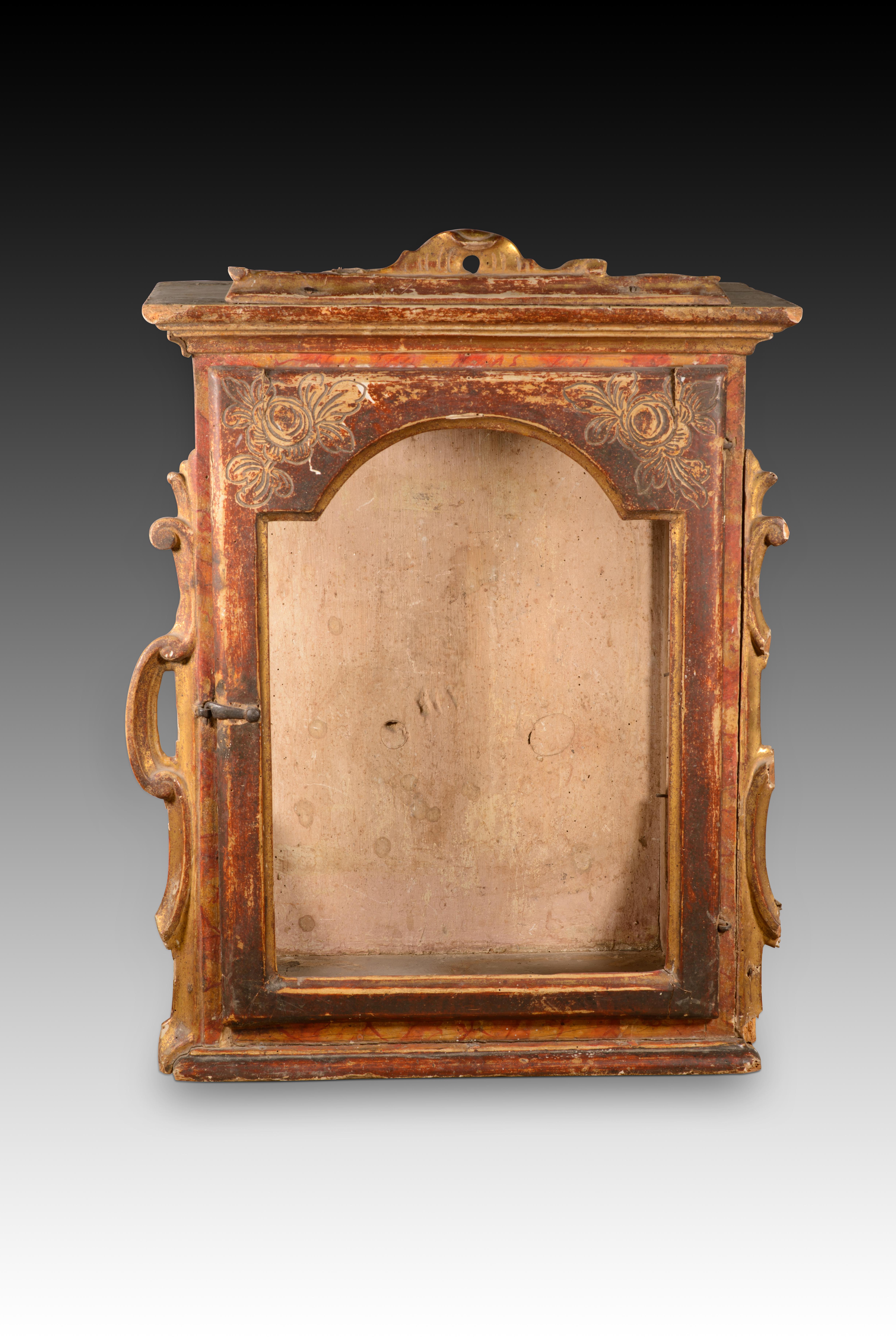 Niche. Bois sculpté et polychrome. Peut-être une école espagnole, 18e siècle.
 Niche de table en bois sculpté, polychrome et doré. Il comporte une porte d'entrée avec une serrure à clé et des éléments en bois doré dans cette zone, ainsi qu'un épi
