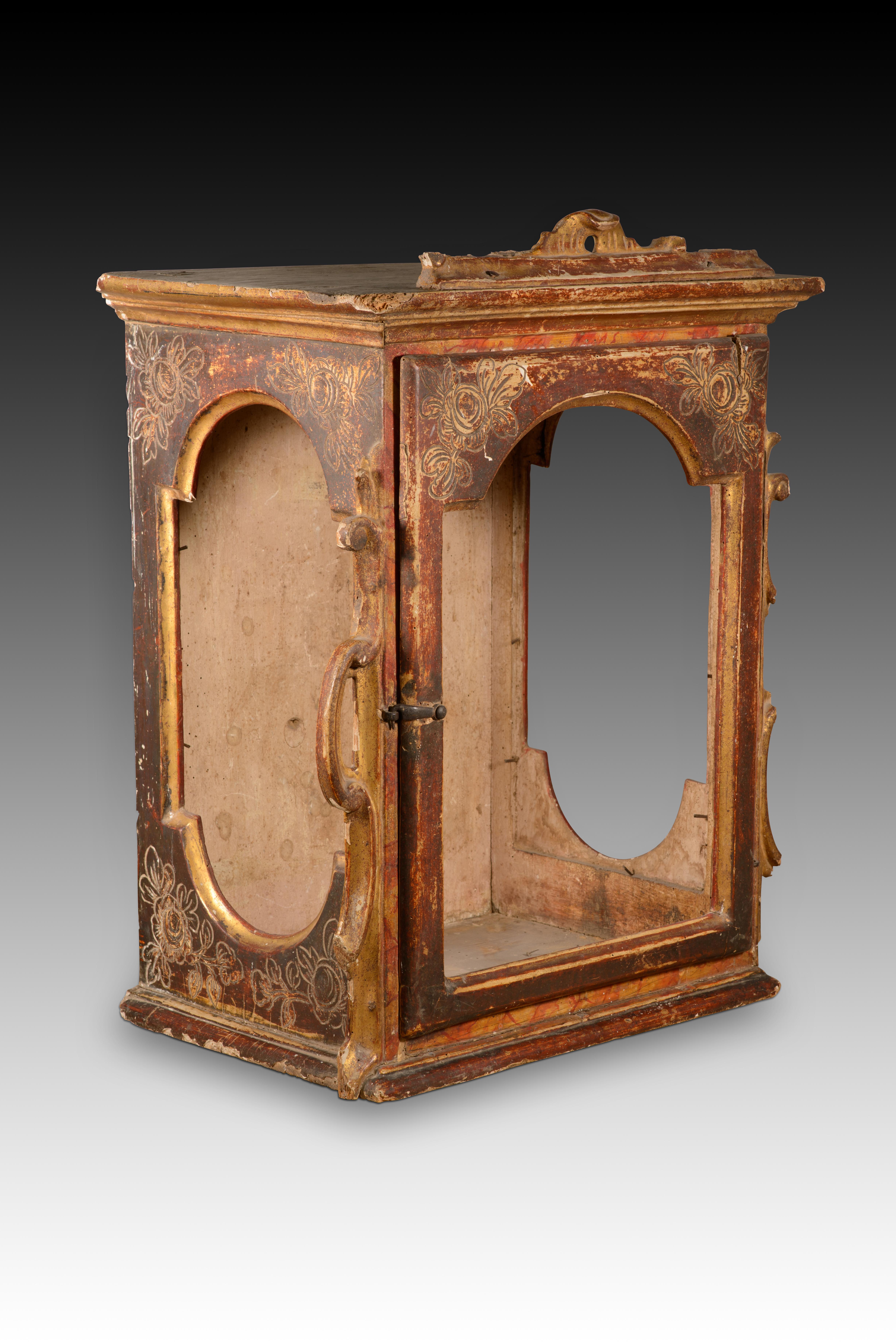 Rococo Niche. Bois sculpté et polychrome. Peut-être une école espagnole, 18e siècle. en vente