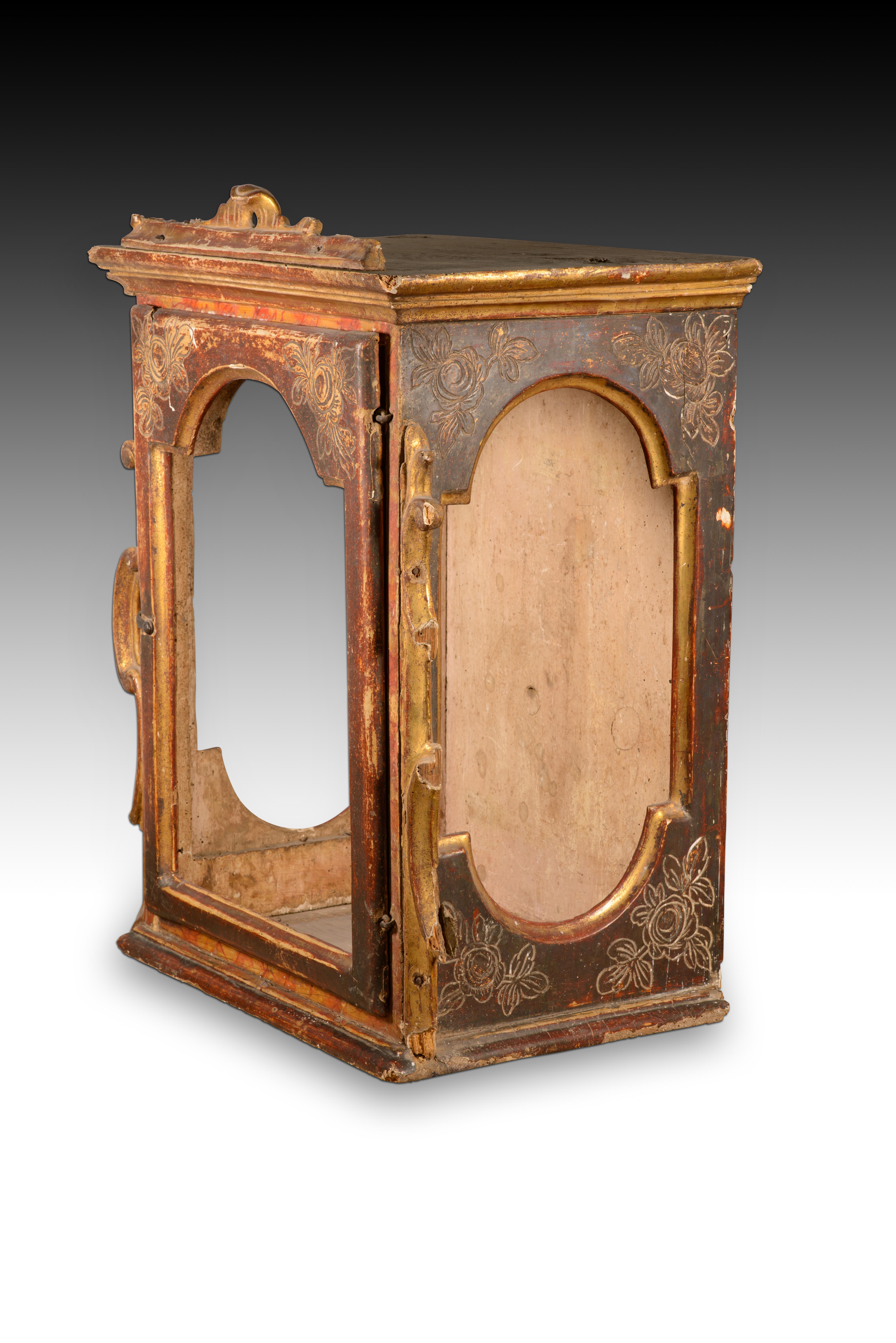 XVIIIe siècle et antérieur Niche. Bois sculpté et polychrome. Peut-être une école espagnole, 18e siècle. en vente