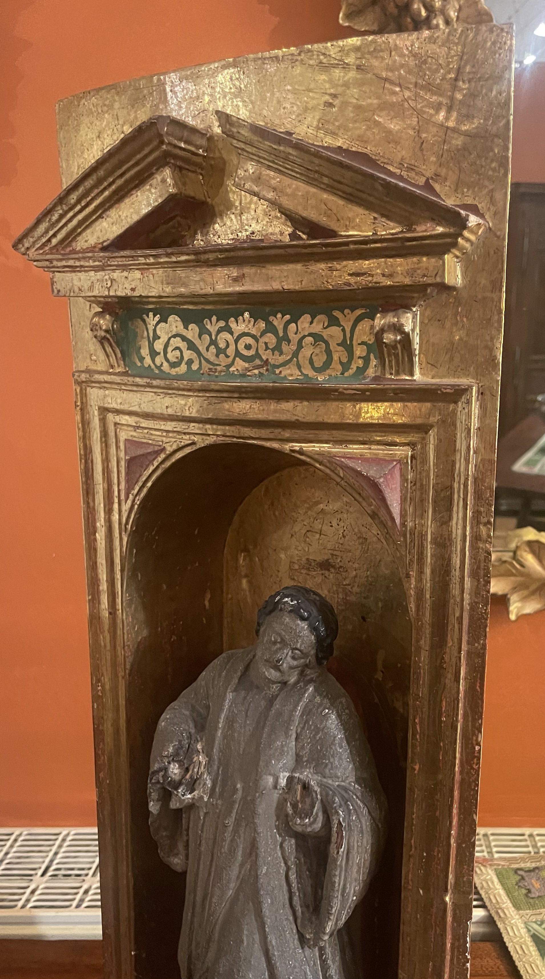 Hornacina De Madera Dorada Del Siglo XVII en venta 1