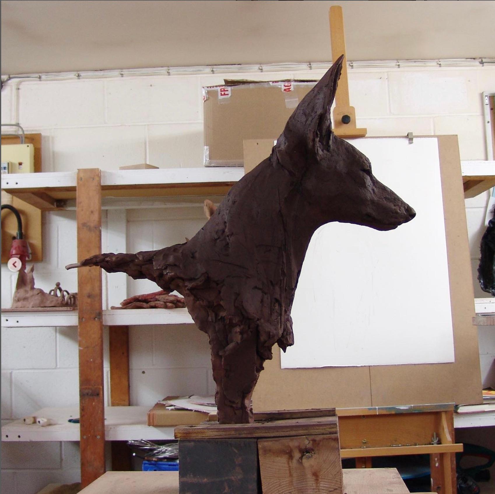 ''Paria'', Escultura Contemporánea de Bronce Retrato de un Perro del Antiguo Egipto 9