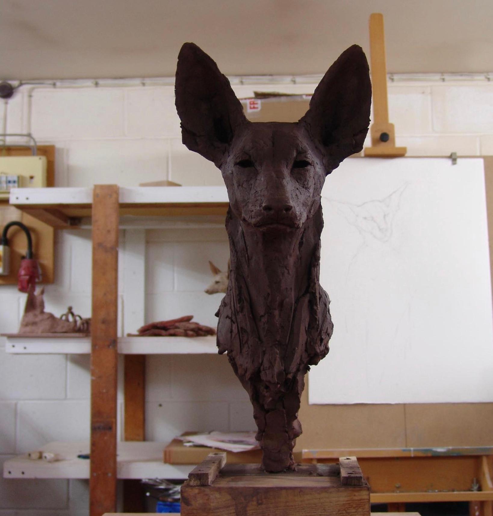 ''Paria'', Escultura Contemporánea de Bronce Retrato de un Perro del Antiguo Egipto 10