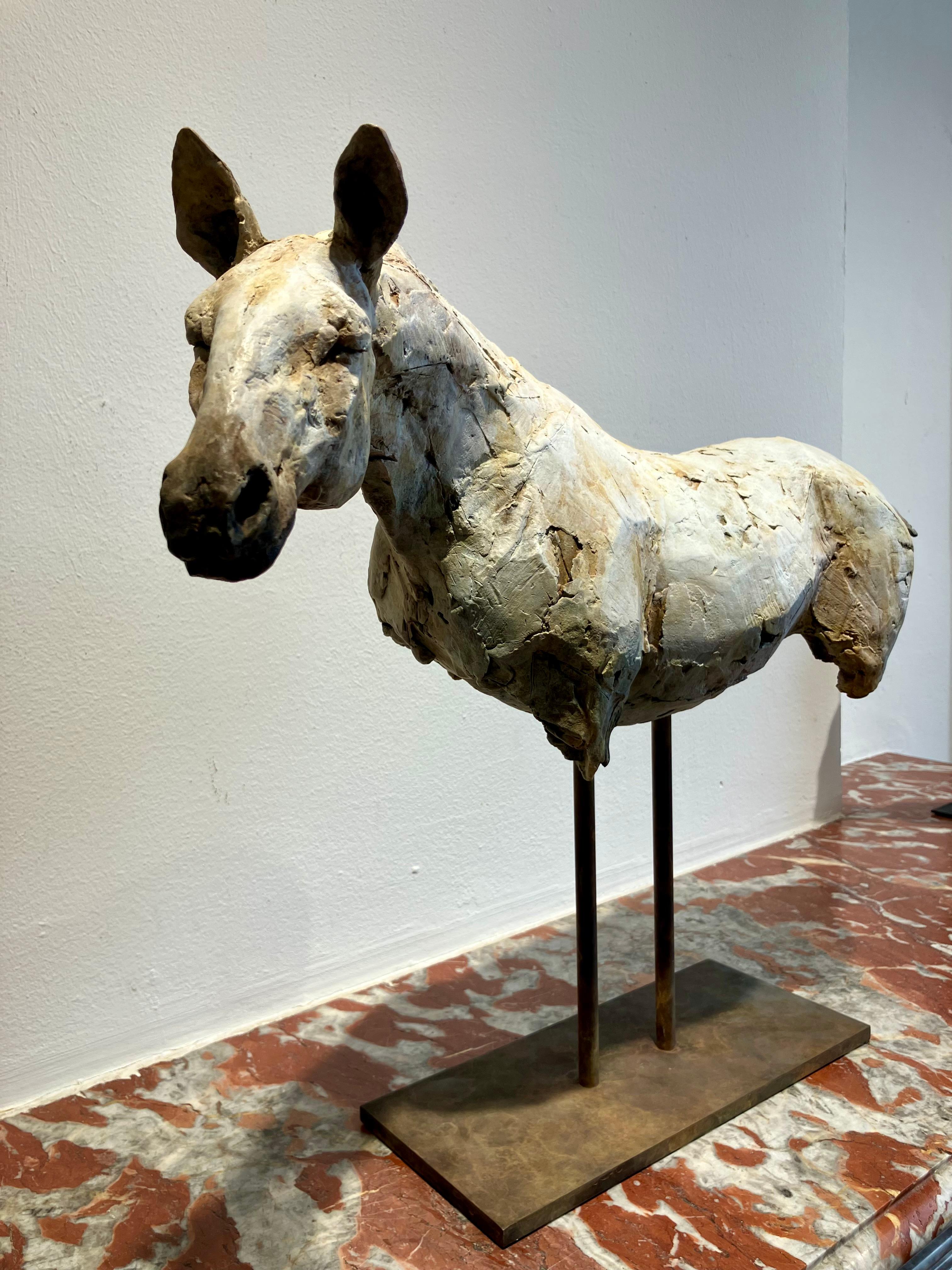 ''Repos avec les Anciens'', Sculpture contemporaine en bronze Portrait d'un cheval en vente 7