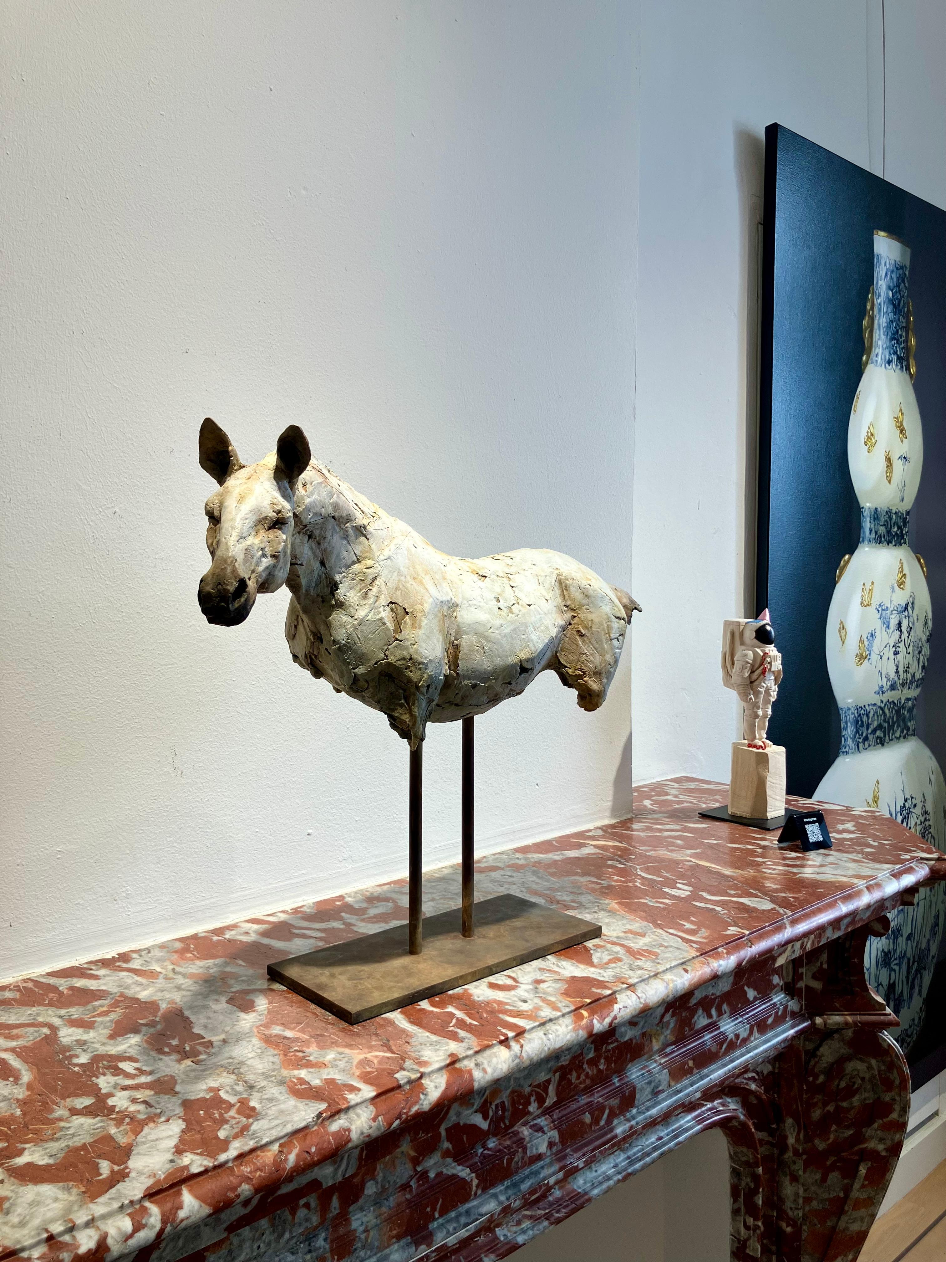 ''Repos avec les Anciens'', Sculpture contemporaine en bronze Portrait d'un cheval en vente 6