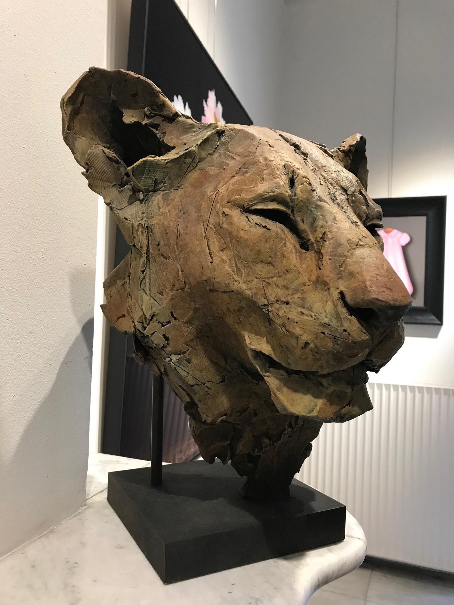 Nichola Theakston (1967) has established herself as one of the UK’s foremost contemporary sculptors working within the animal genre. 

With the ''Sekhmet'' Nichola shows how exquisite she can capture the feelings and expressions in an animal. In the