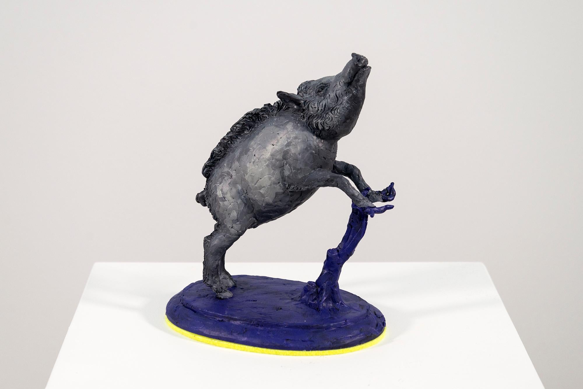 Still-Life Sculpture de Nicholas Crombach - Jabalí 2/8 - pequeño, gris, azul, figurativo, animal, resina de moldeo, escultura de sobremesa