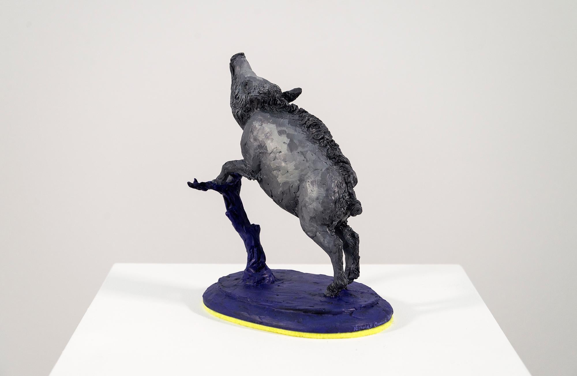 Jabalí 2/8 - pequeño, gris, azul, figurativo, animal, resina de moldeo, escultura de sobremesa - Still-Life Sculpture Azul de Nicholas Crombach