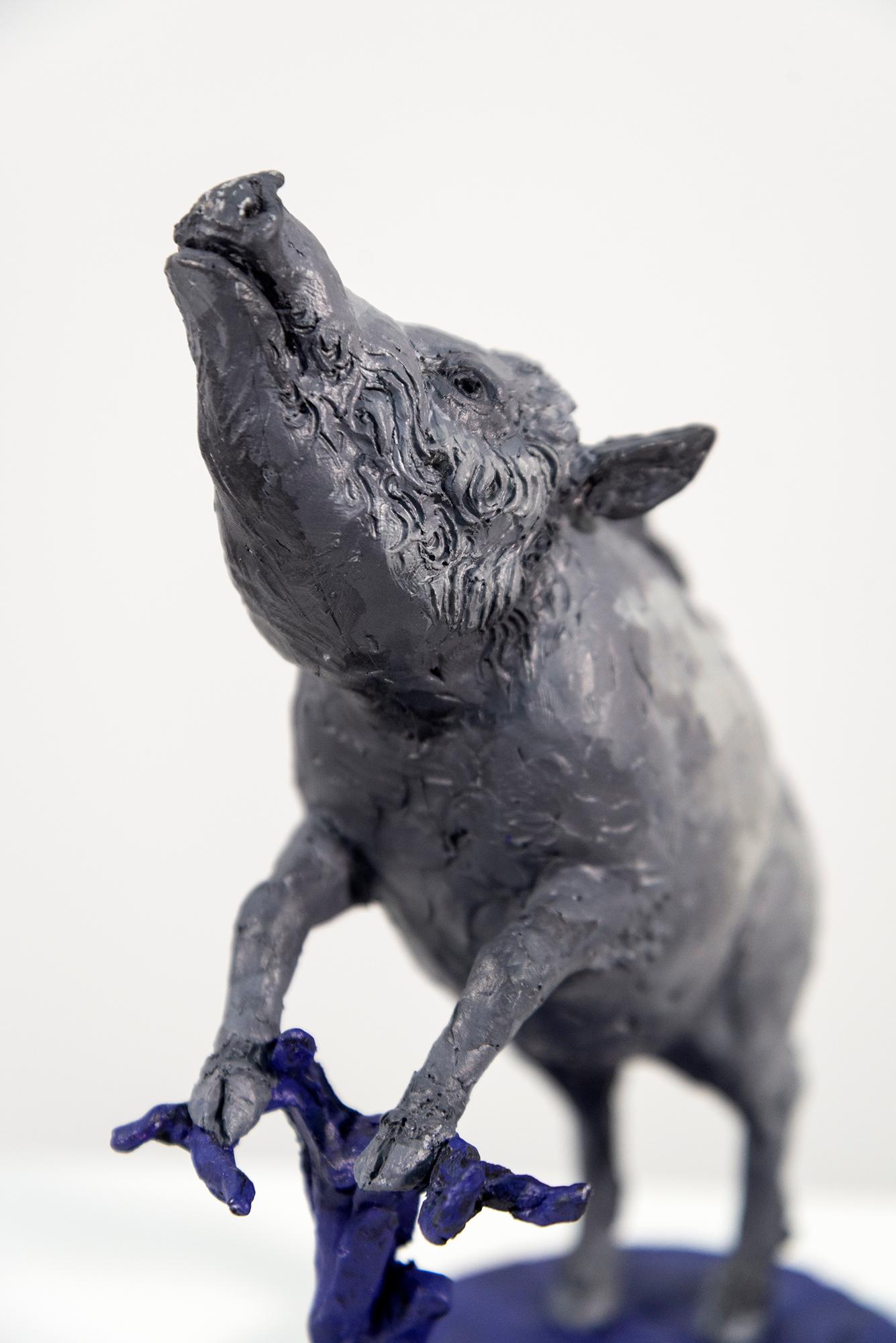 Jabalí 2/8 - pequeño, gris, azul, figurativo, animal, resina de moldeo, escultura de sobremesa en venta 3