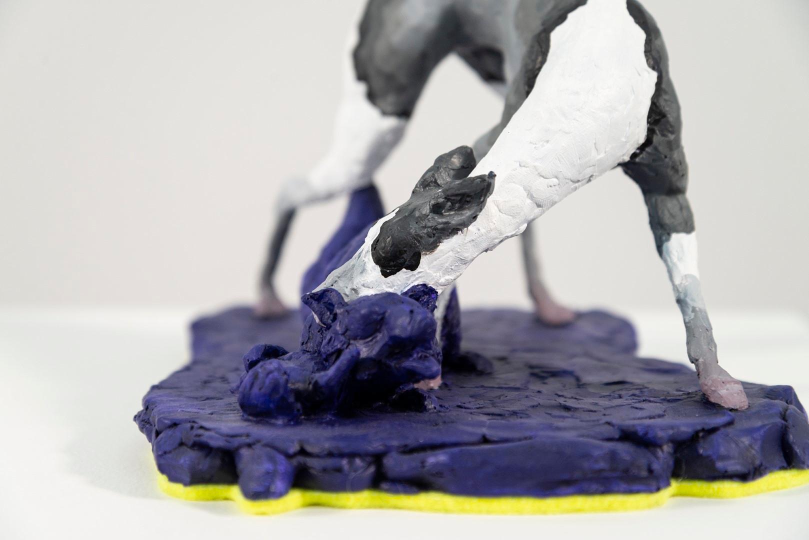 Sabueso 2/8 - gris, blanco, azul, figurativo, perro, fauna, escultura resina en venta 3