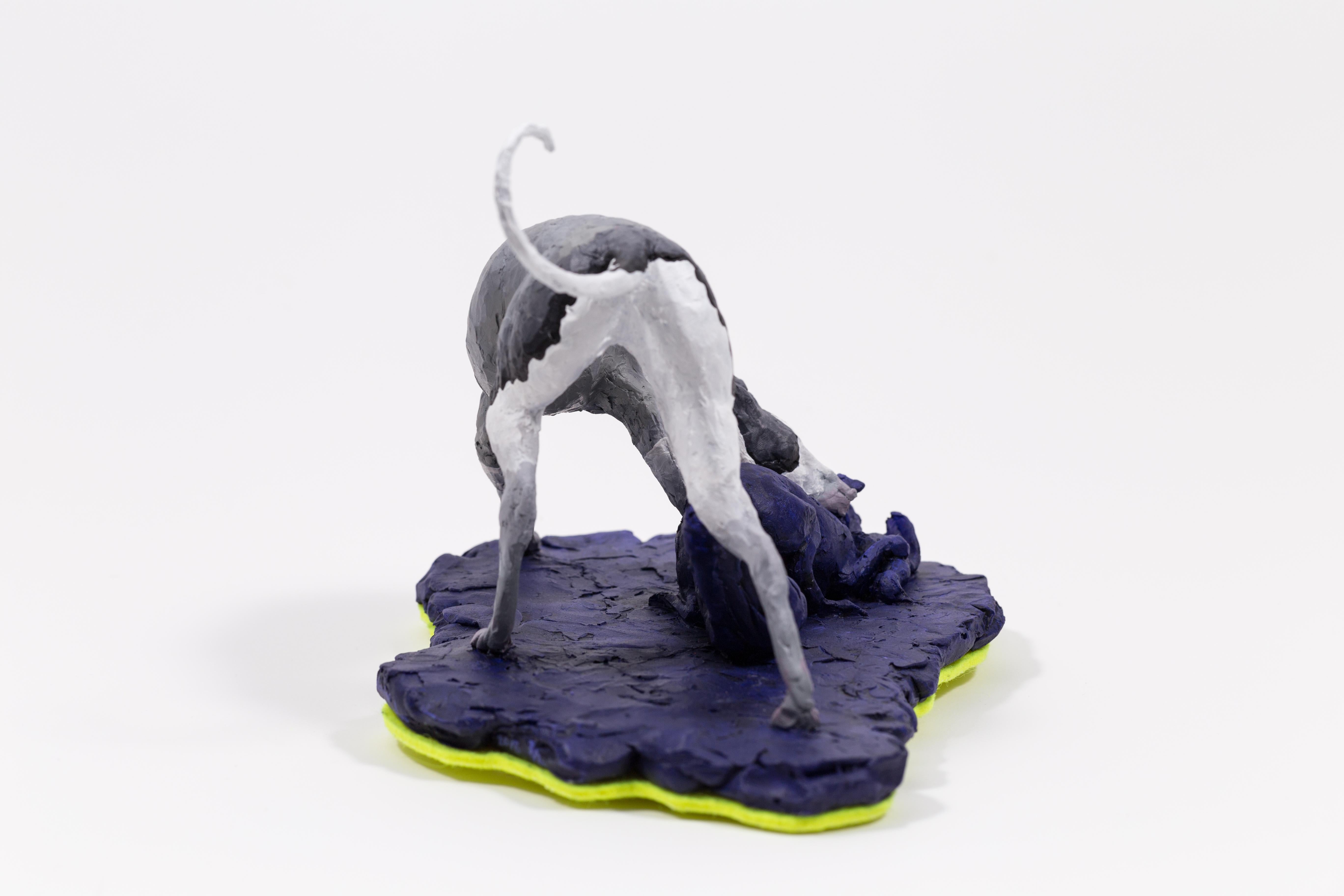 Jagdhund (Grau), Figurative Sculpture, von Nicholas Crombach
