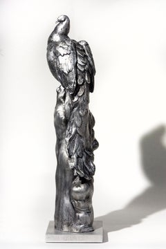 Petit paon No 1 - sculpture de table en aluminium coulé, homme, oiseau, intérieure