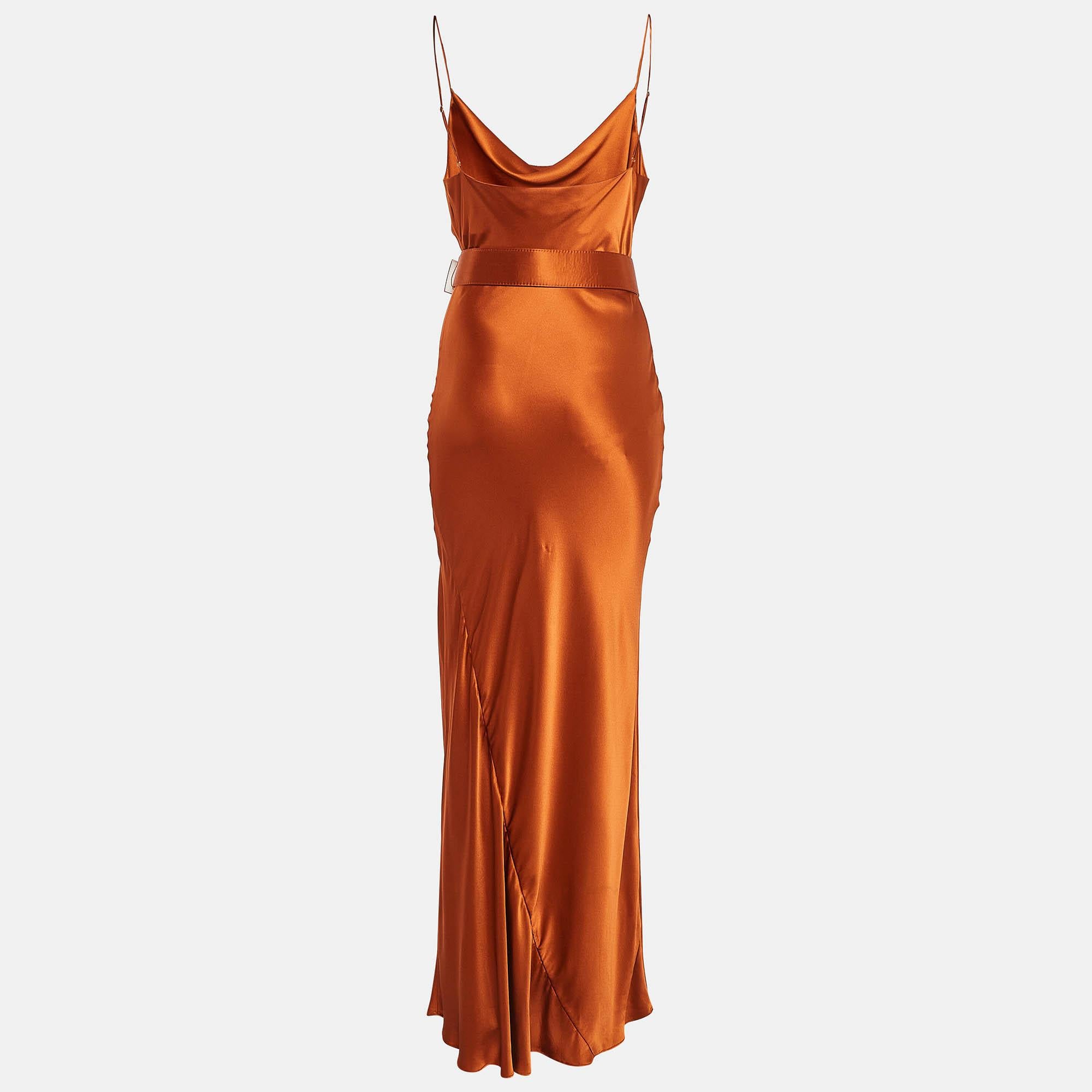 Erleben Sie die Freude an fachkundiger Schneiderei mit diesem Designerkleid für Damen. Akribisch gemacht  es bietet eine makellose Passform und luxuriöse Details  für unübertroffenen Komfort. Diese wunderschöne Kreation wird Ihren Stil mühelos