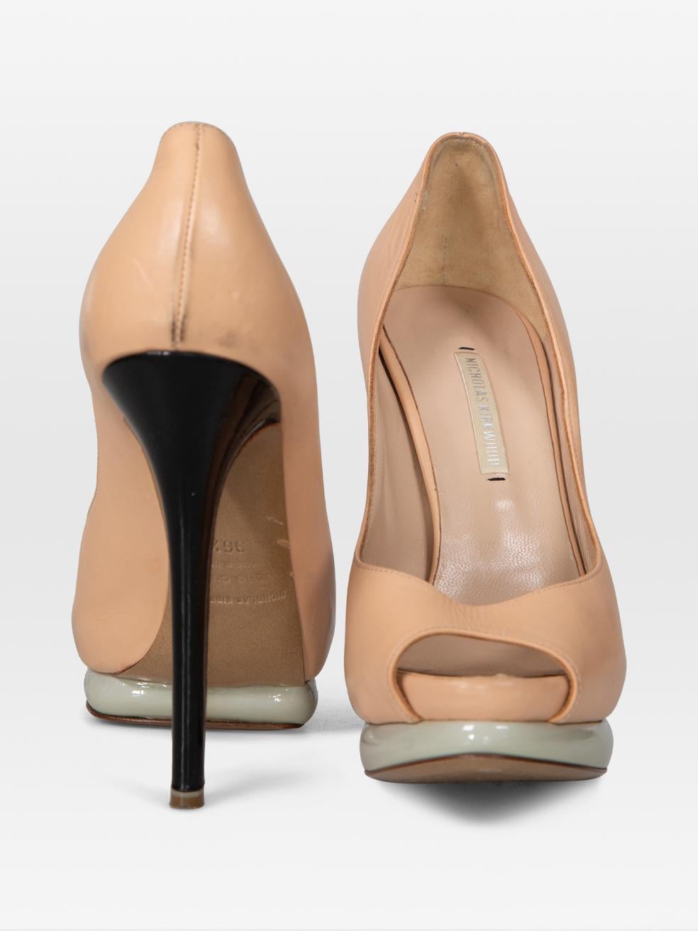 Beige Nicholas KIRKWOOD Talons en cuir beige Peep Toe Taille IT 36.5 en vente