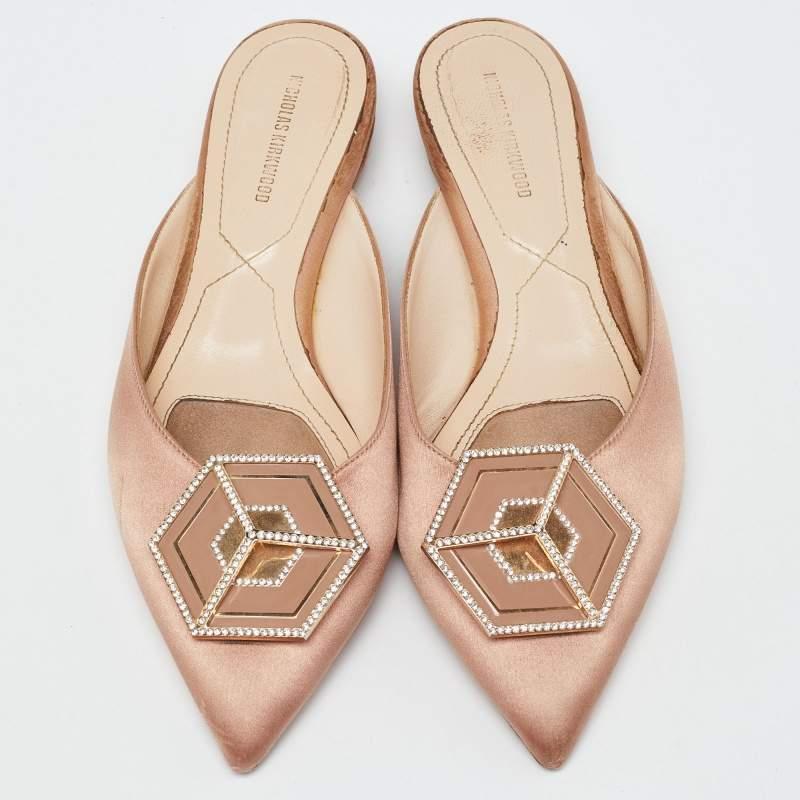 Nicholas Kirkwood Beige Satin Eden Crystals Embellished Flat Mules Size 38 In Good Condition For Sale In Dubai, Al Qouz 2