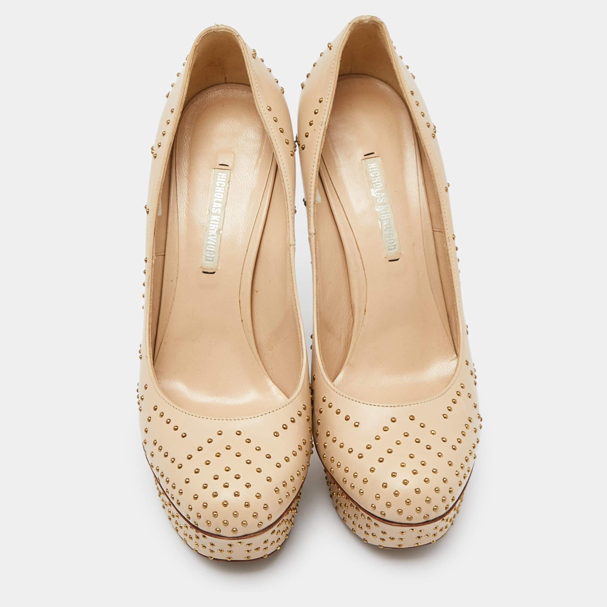 Beige Nicholas Kirkwood escarpins à plateforme cloutés beige taille 37,5 en vente