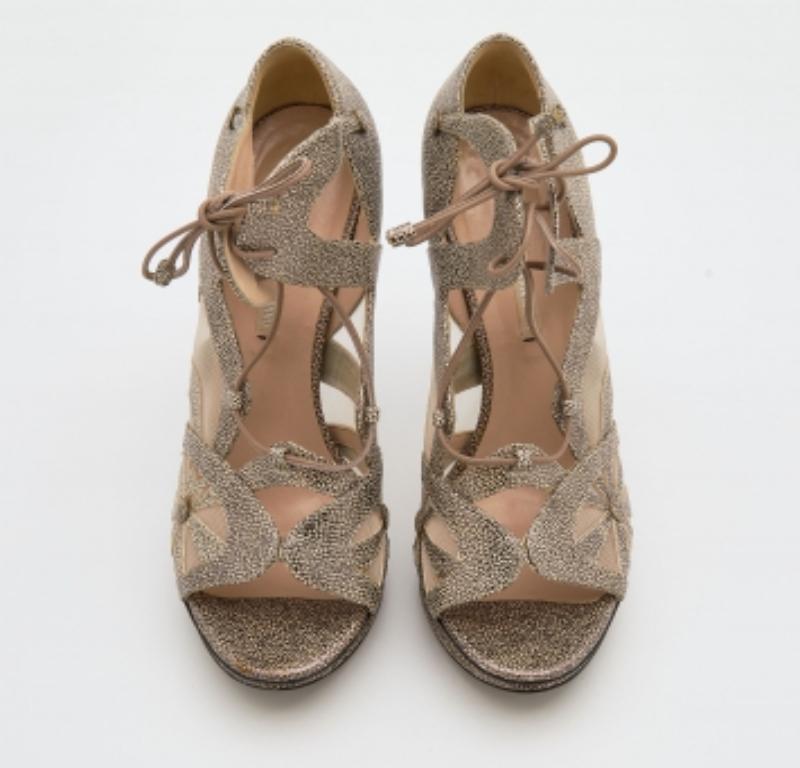 Nicholas Kirkwood Beige, pelle testurizzata e rete, sandali con piattaforma Up & Up Taglia 39 In condizioni buone in vendita a Dubai, Al Qouz 2