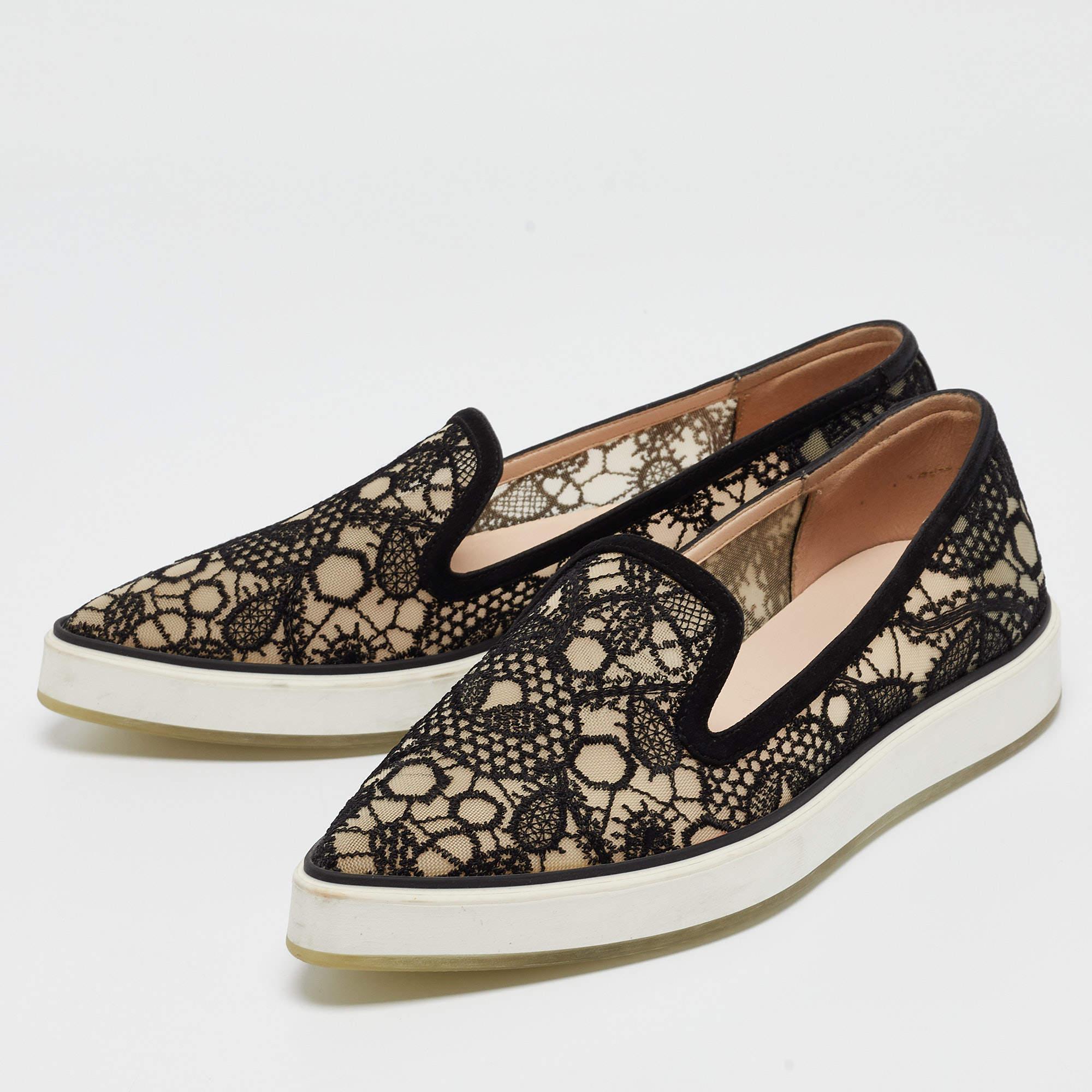 Let this comfortable pair be your first choice when youre out for a long day. These designer shoes have well sewn uppers beautifully set on durable soles.