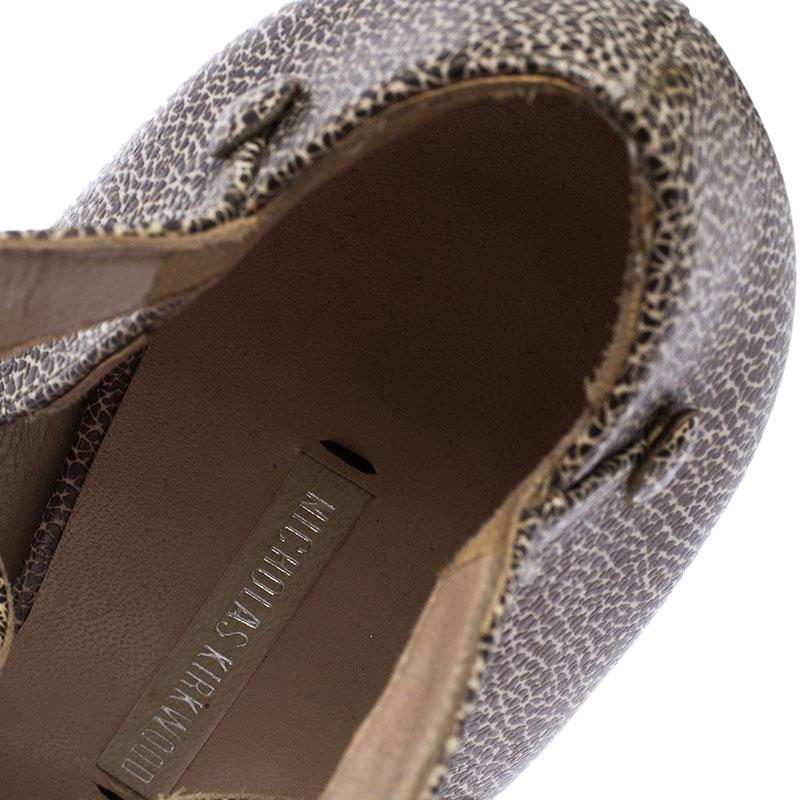 Nicholas Kirkwood Black/Beige Textured Leather and Mesh Lace Up Platform Sandals 1