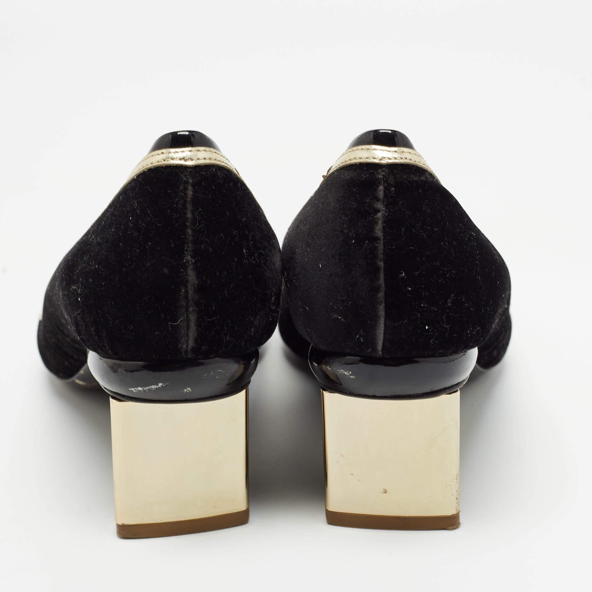 Nicholas Kirkwood Black/Gold Suede and Leather Pointed Toe Pumps Size 37 For Sale 1