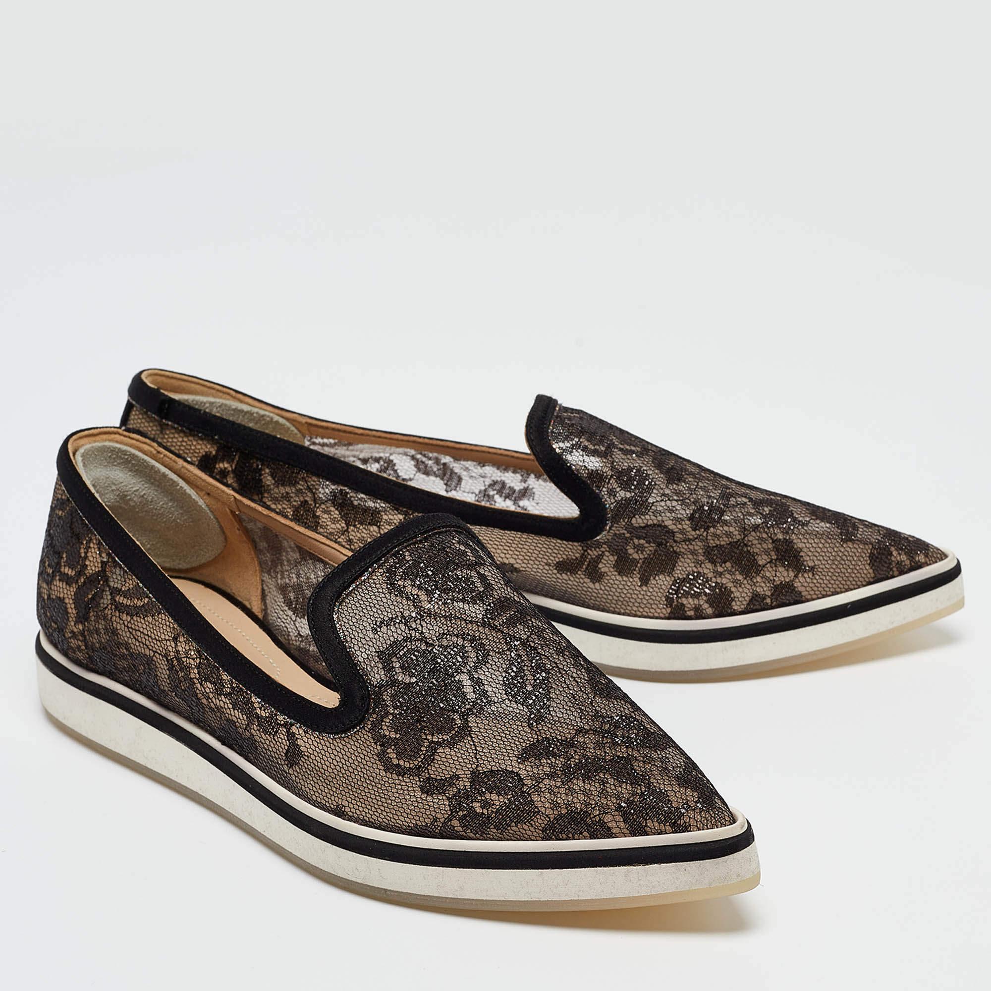 Nicholas Kirkwood Pantofole da fumo Alona in pizzo nero taglia 36 In condizioni ottime in vendita a Dubai, Al Qouz 2