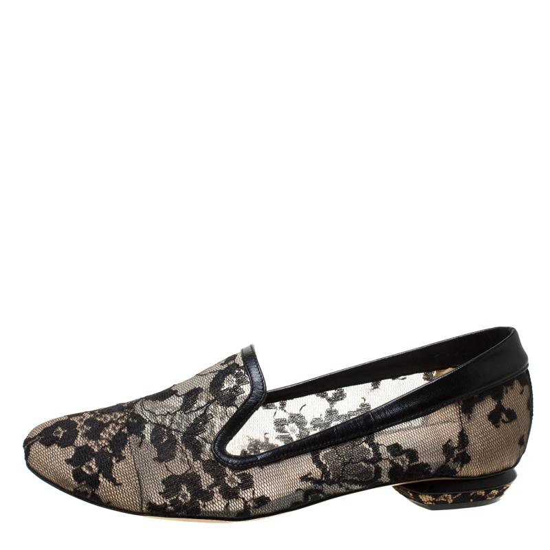 These Casati ballet flats from Nicholas Kirkwood will not only make you shine but will also fetch you a lot of admiring glances. The black pair is crafted from lace and feature round toes. They come equipped with comfortable insoles and