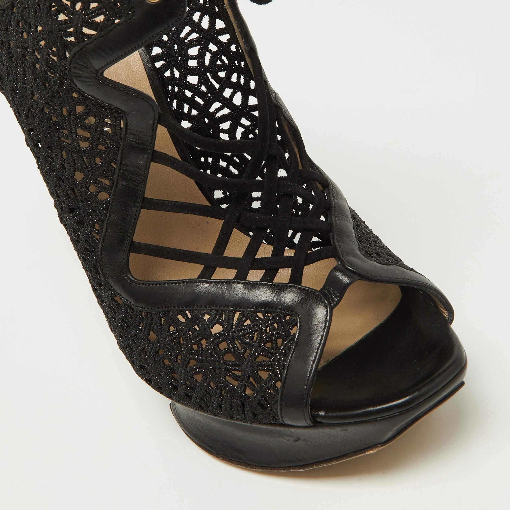 Nicholas Kirkwood Black Lace & Leather Cut Out Platform Lace Up Pumps Taglia 38.5 in vendita 2