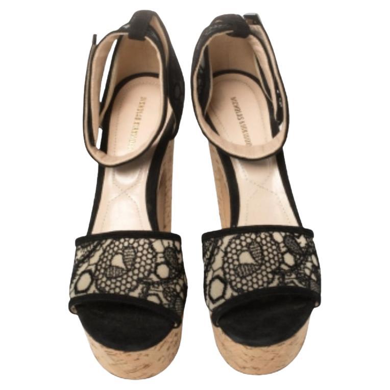These Maya sandals from Nicholas Kirkwood will not only make you shine! The black sandals are crafted from lace and feature an open-toe silhouette. They flaunt single vamp straps and come equipped with comfortable leather-lined insoles,