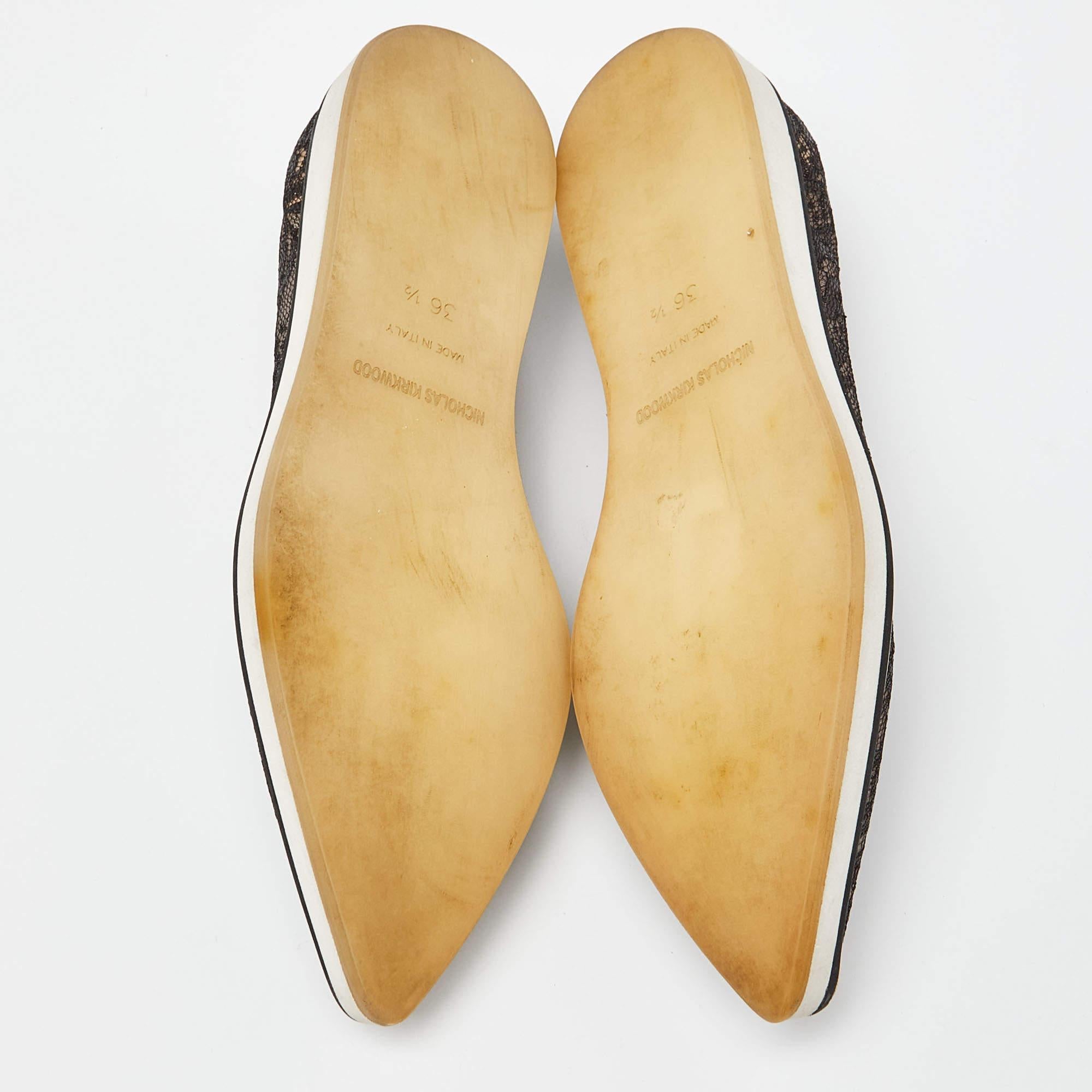 Nicholas Kirkwood Zapatilla de fumar con puntera afilada de encaje y malla negra Alona Talla 36.5 en venta 1