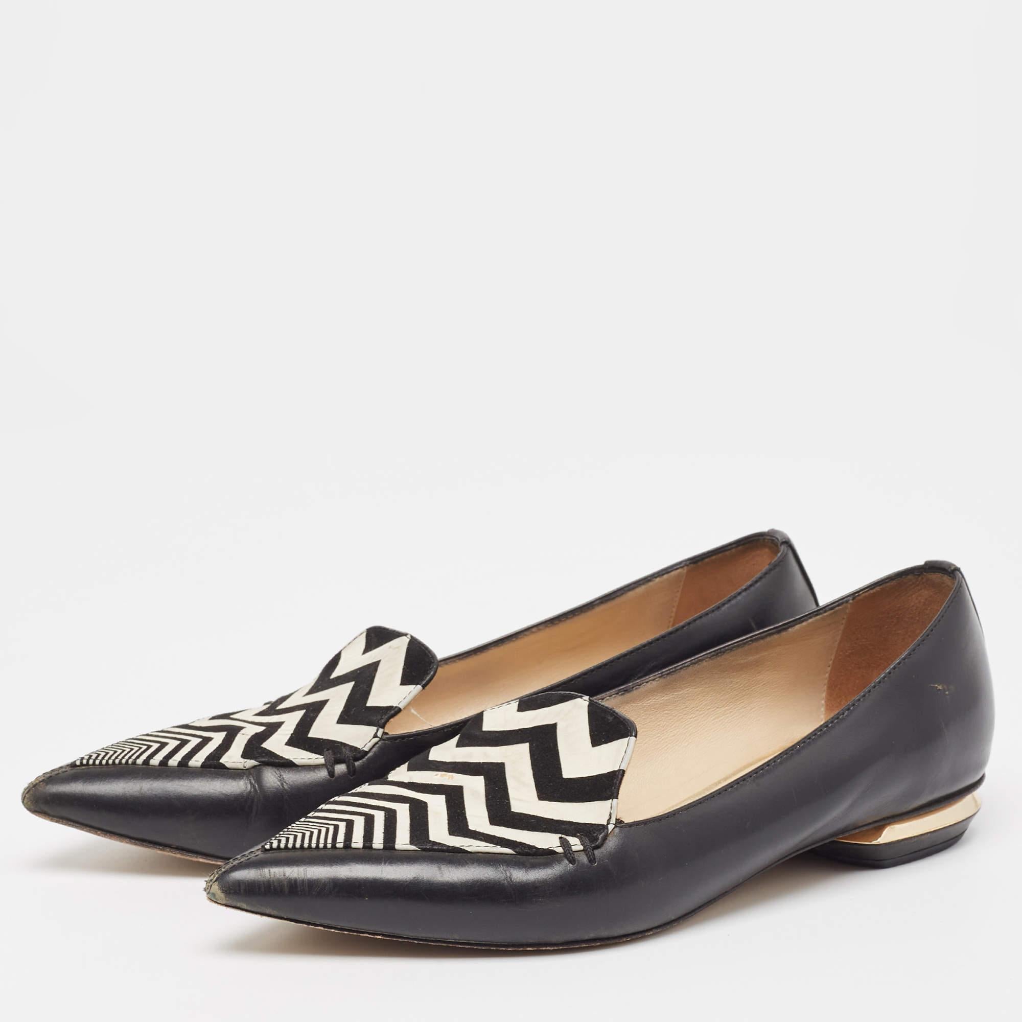 Complétez votre look en ajoutant ces ballerines de créateur à votre jolie garde-robe. Ils sont fabriqués avec soin pour garantir un ajustement et un style parfaits.