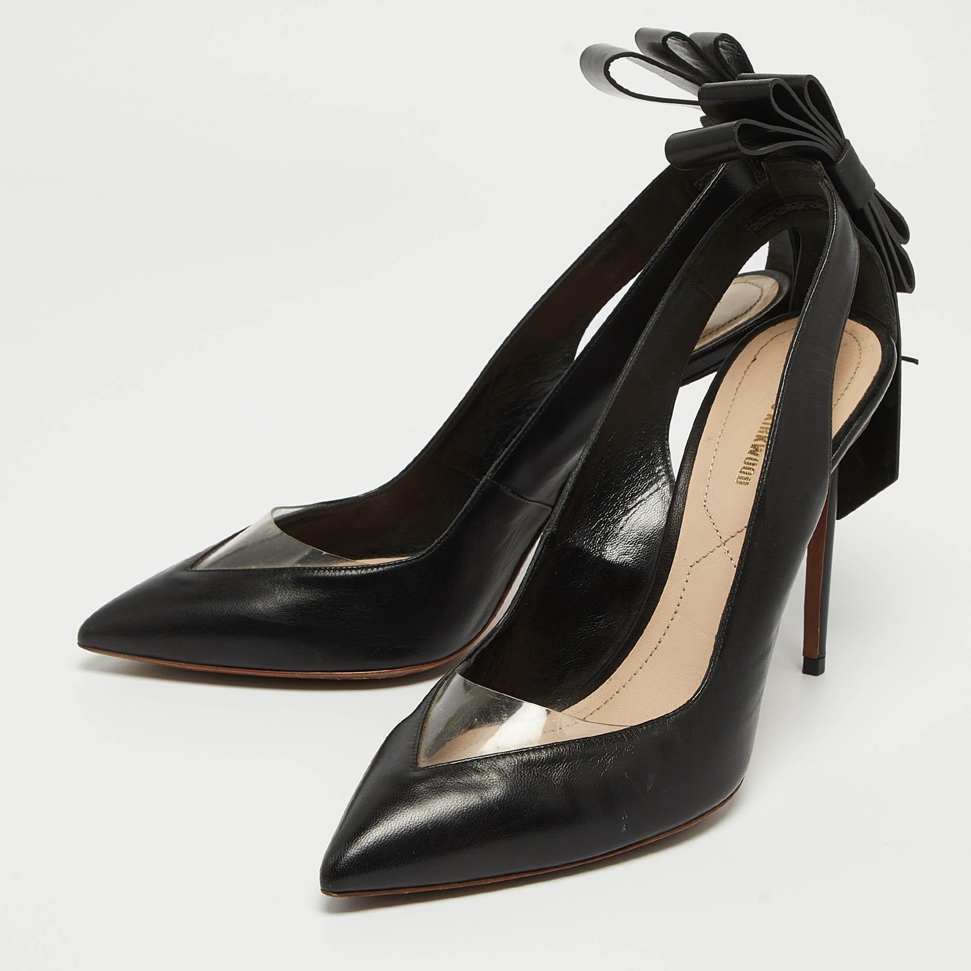 Curvaceous arches a feminine appeal and a well built structure define this set of designer pumps. Coming with comfortable insoles and sleek heels style them with your favorite outfits.

