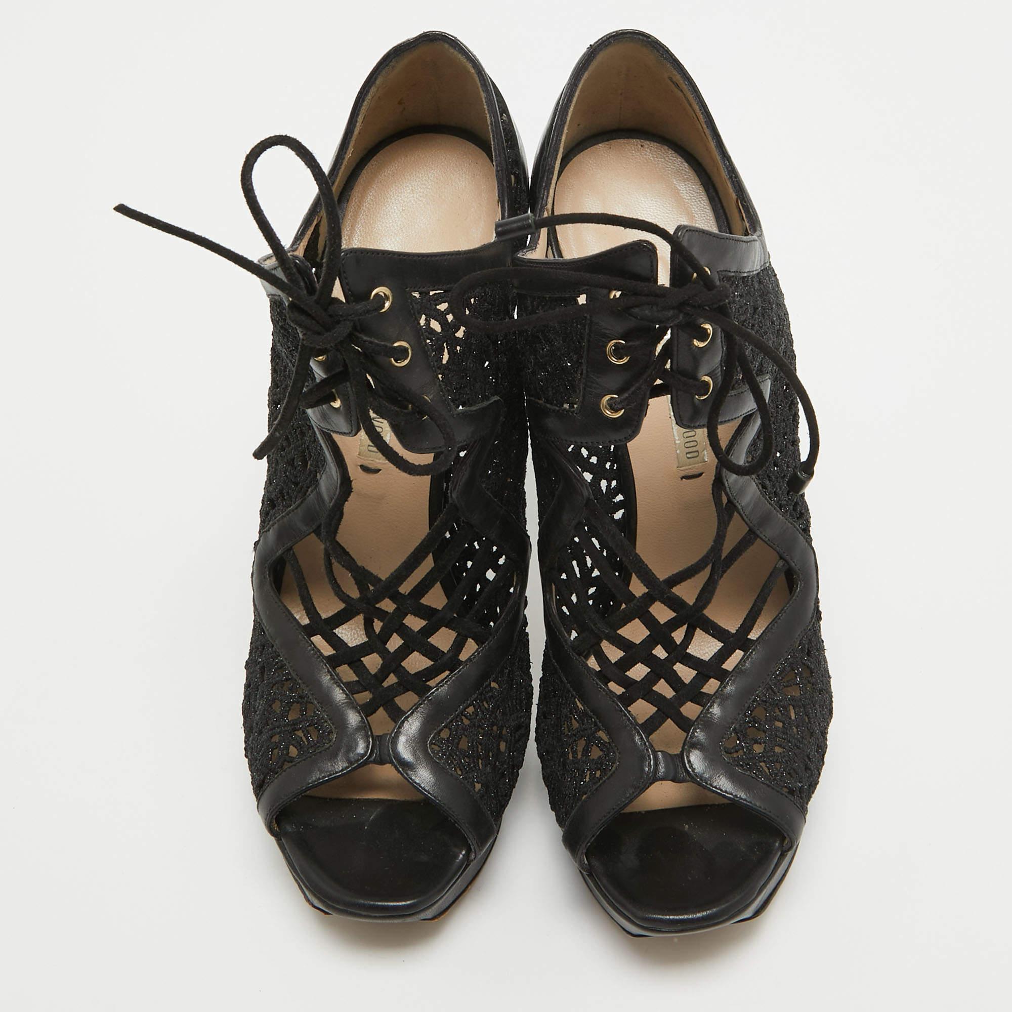 Nicholas Kirkwood Black Mesh and Leather Cutout Lace Up Booties Size 36 In Good Condition For Sale In Dubai, Al Qouz 2