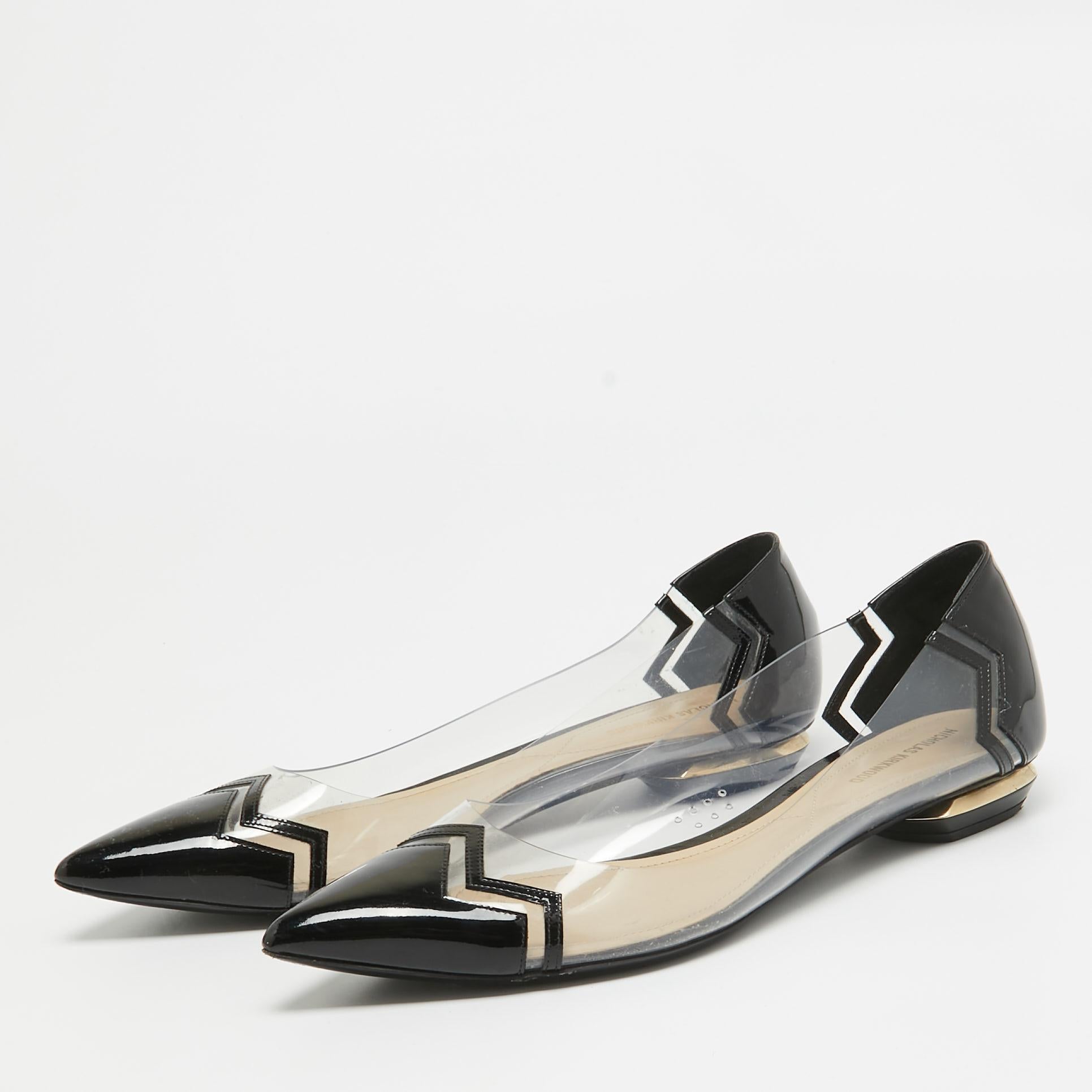 Complete your look by adding these designer ballet flats to your collection of everyday footwear. They are crafted skilfully to grant the perfect fit and style.