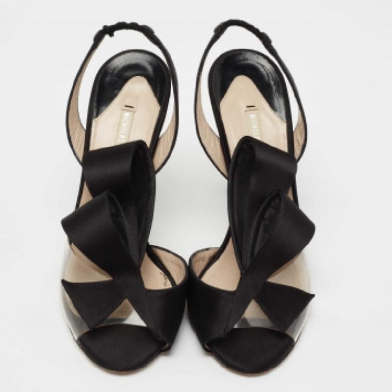 Nicholas Kirkwood Sandales à lanières de satin noir Taille 35 Bon état - En vente à Dubai, Al Qouz 2